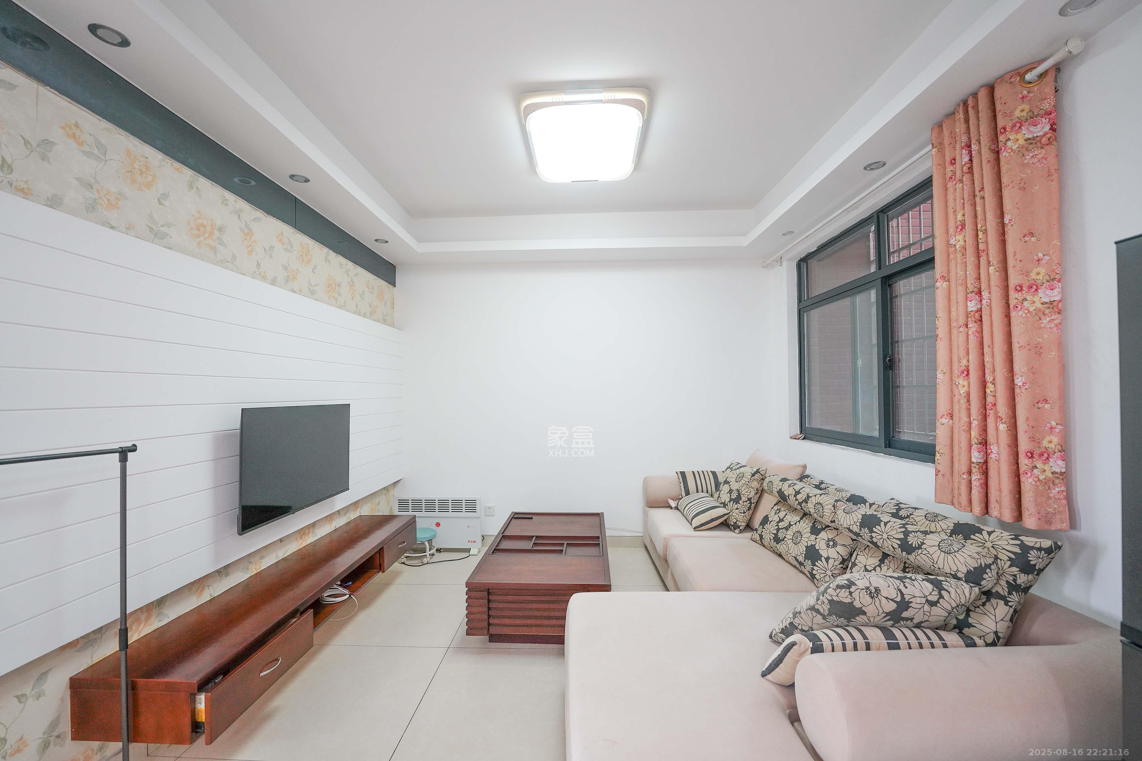 山水印象(愿景想山) 2室2厅1卫 35.8万 山水印象(愿景想山) 2室2厅1卫 35.8万客厅