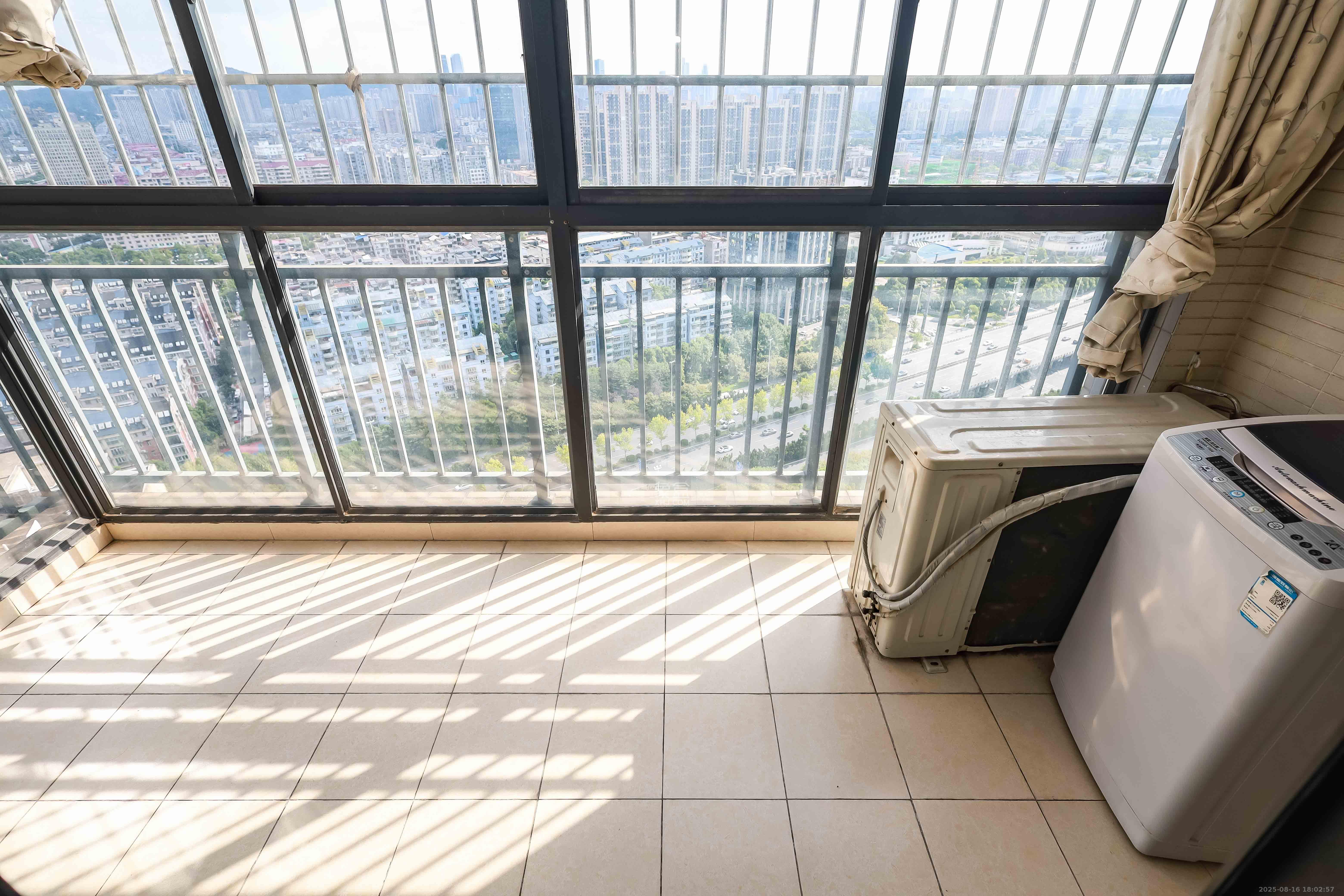 莱茵城  3室2厅1卫    89.0万阳台