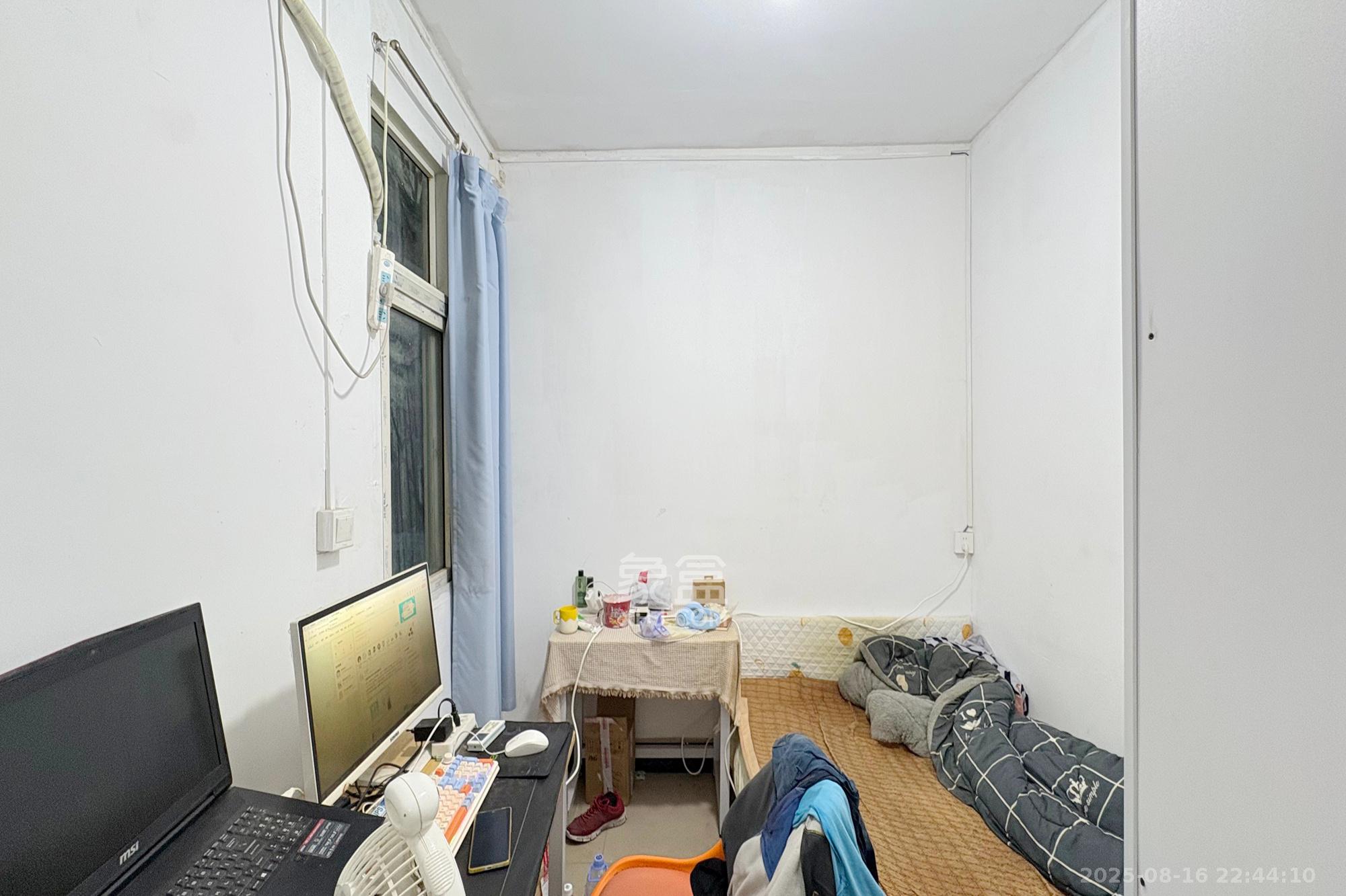 燕山街社区  2室1厅1卫    35.0万 燕山街社区  2室1厅1卫    35.0万卧室