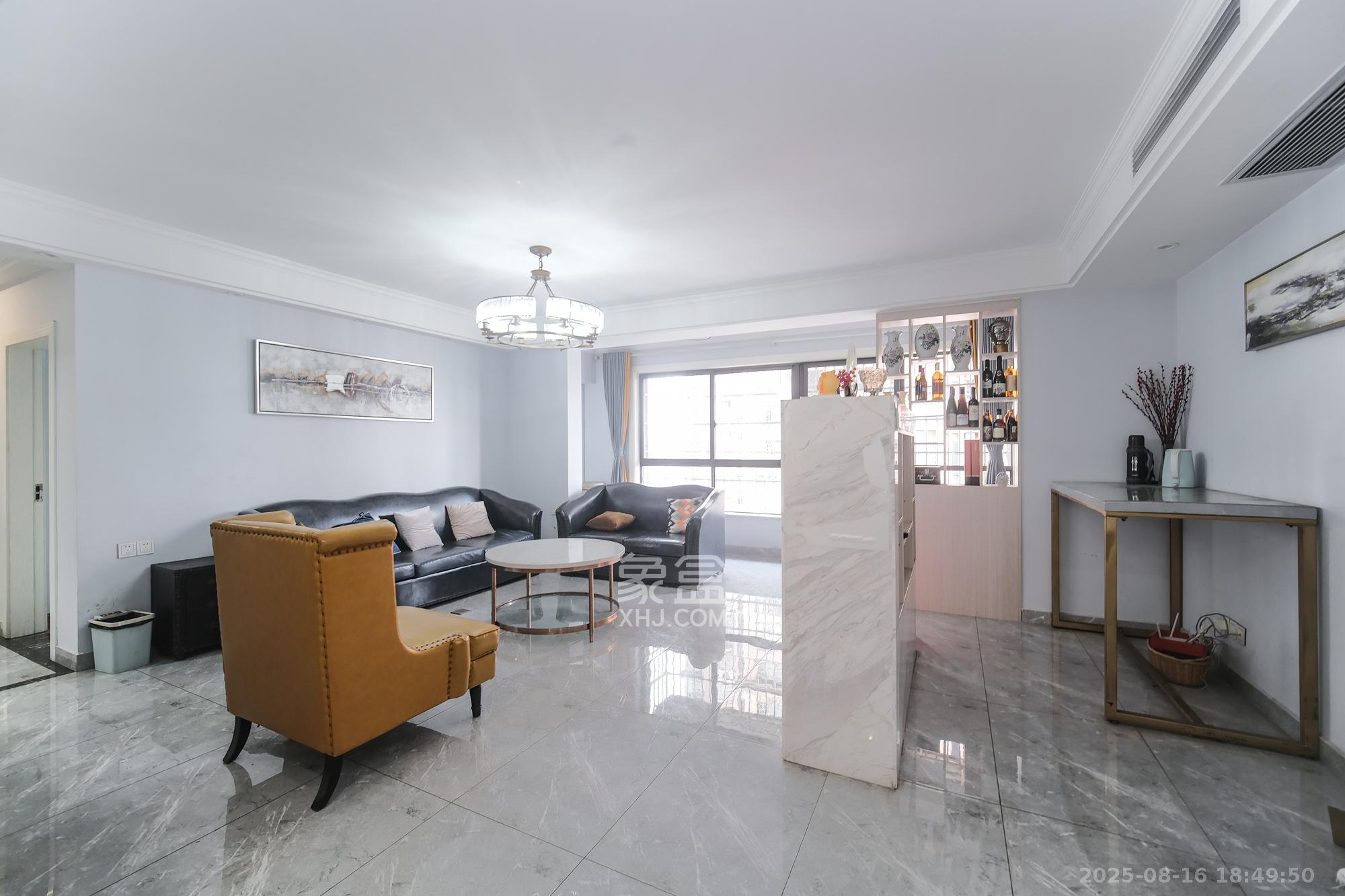 好望谷  4室2厅2卫    108.0万客厅