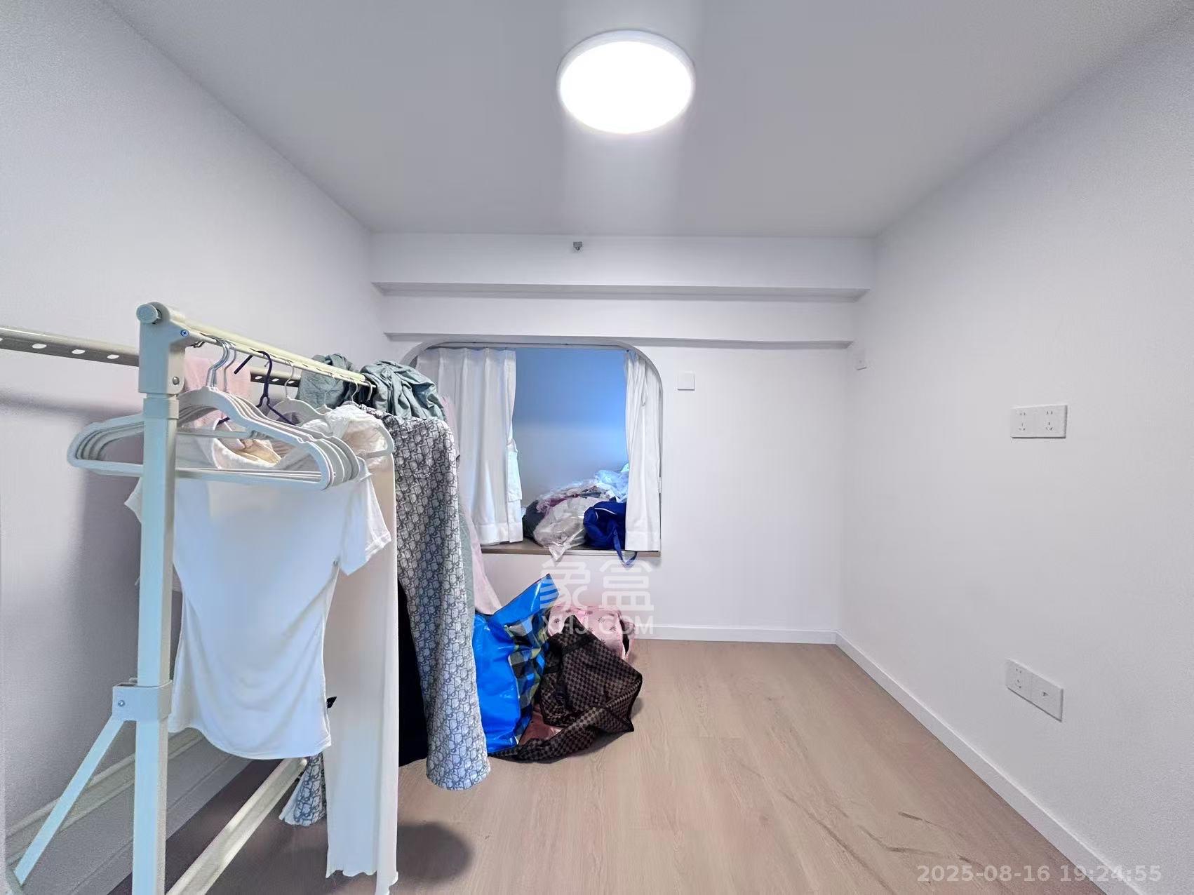 龙湖铂金岛 3室1厅1卫 3300.0元/月 龙湖铂金岛 3室1厅1卫 3300.0元/月室内图