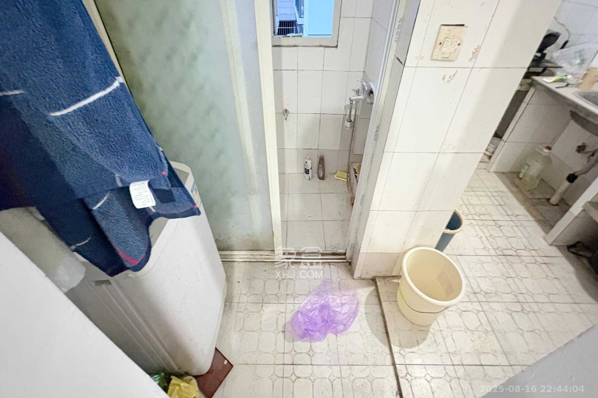 燕山街社区  2室1厅1卫    35.0万 燕山街社区  2室1厅1卫    35.0万卫生间