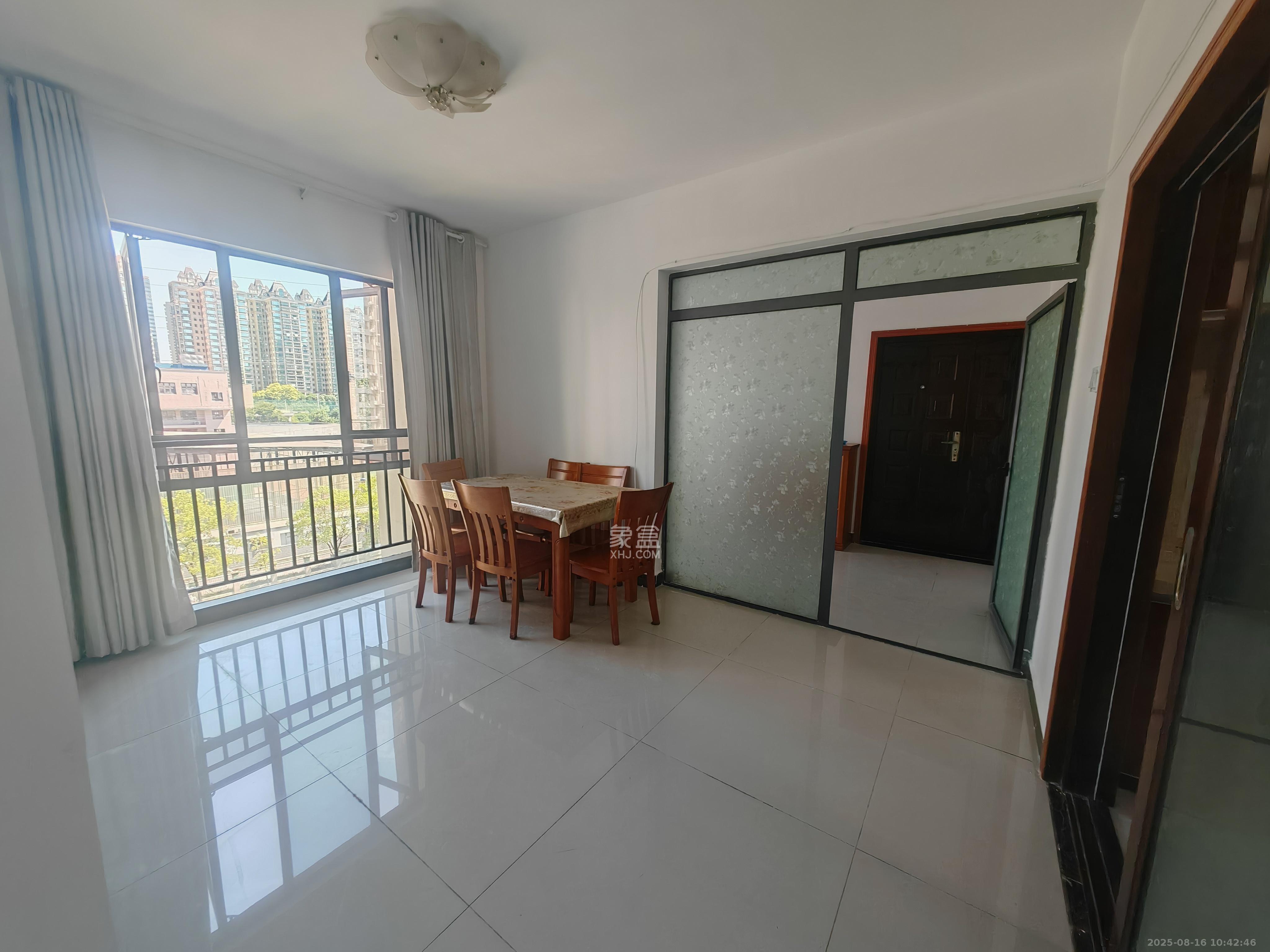 卓越蔚蓝海岸一期  4室2厅2卫    2800.0元/月室内图