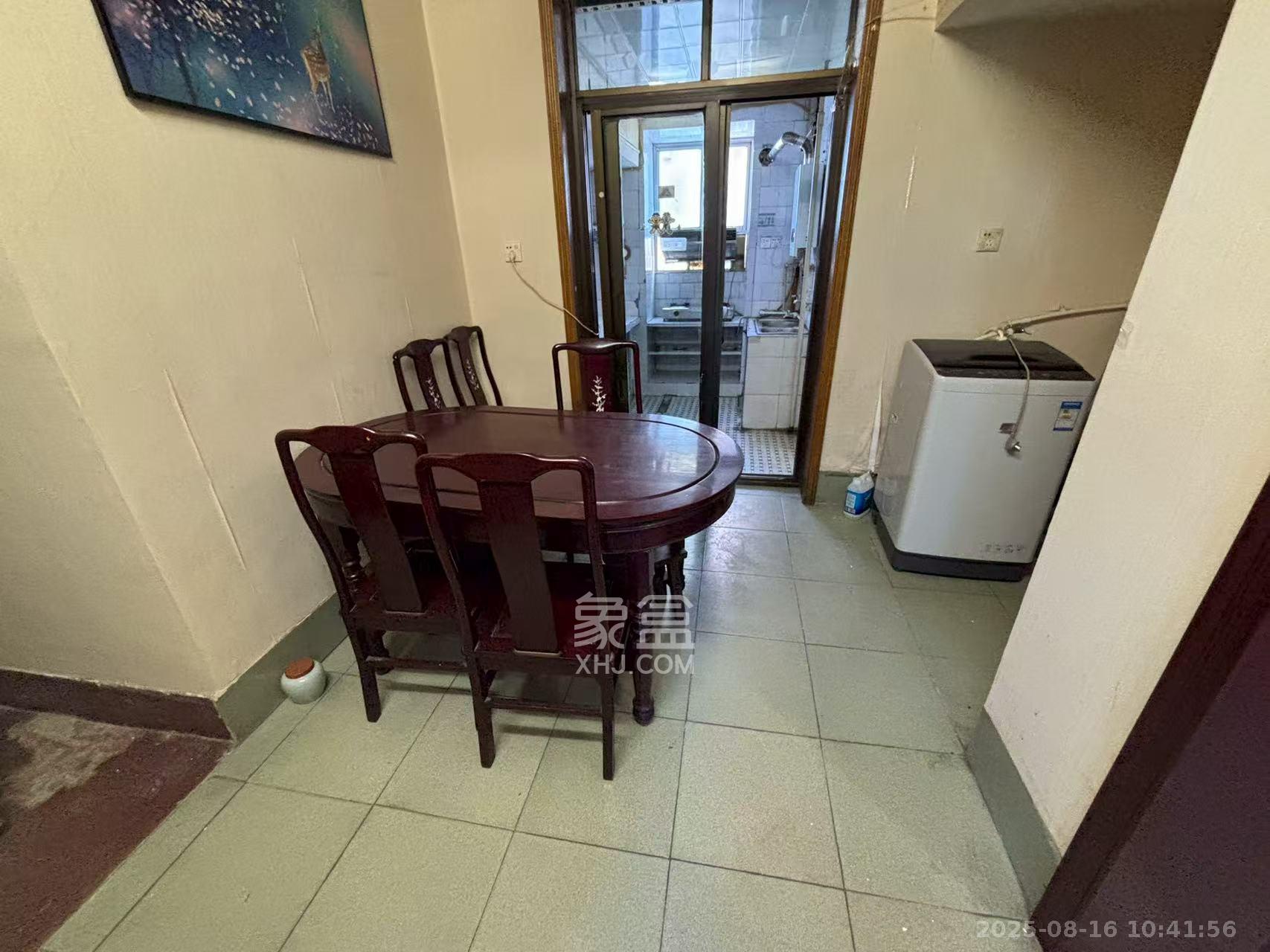 长沙县公路管理局单位房 1室2厅1卫 1500.0元/月 长沙县公路管理局单位房 1室2厅1卫 1500.0元/月室内图