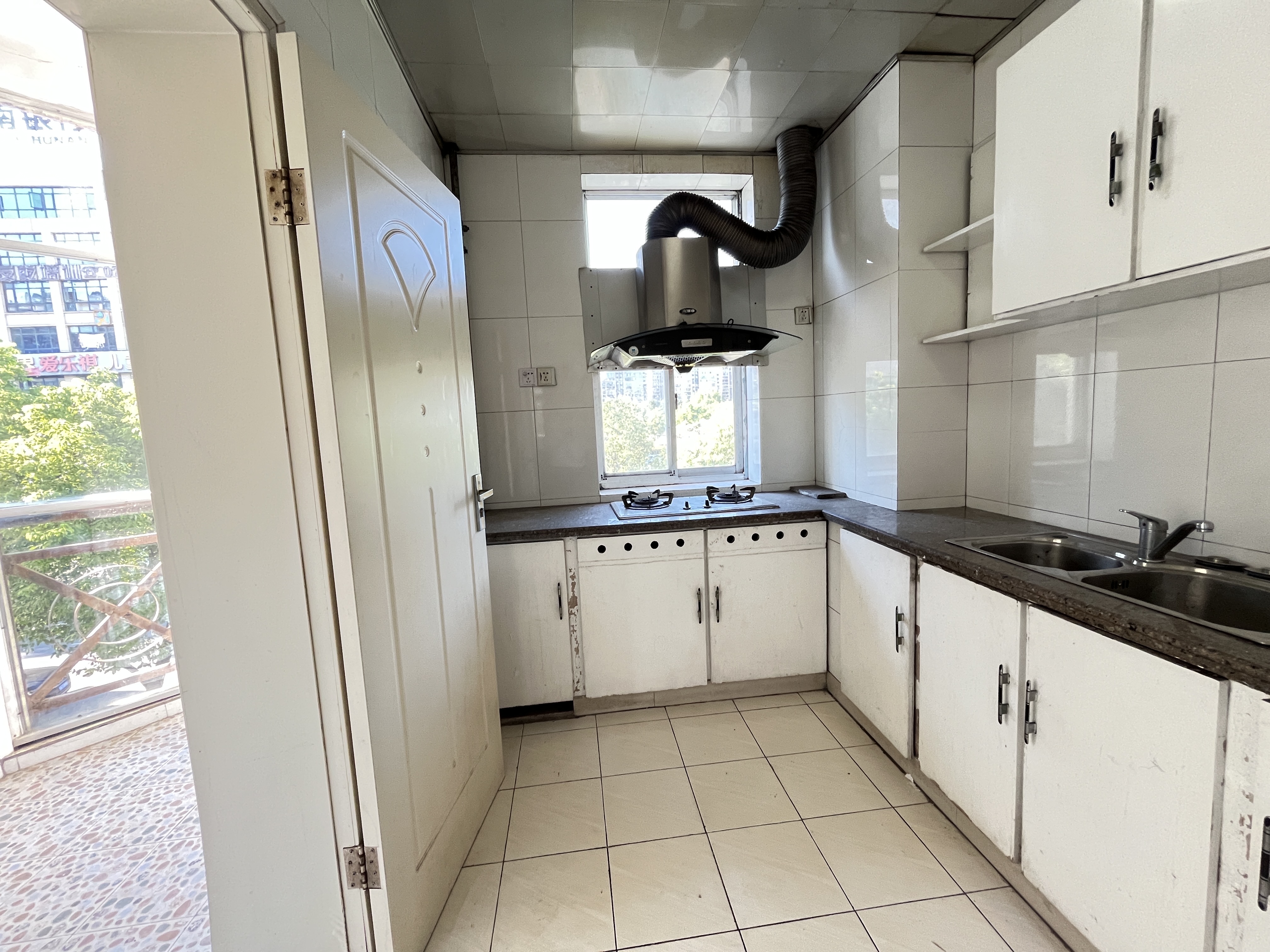 月亮湾一期 1室0厅0卫 1400.0元/月 月亮湾一期 1室0厅0卫 1400.0元/月室内图