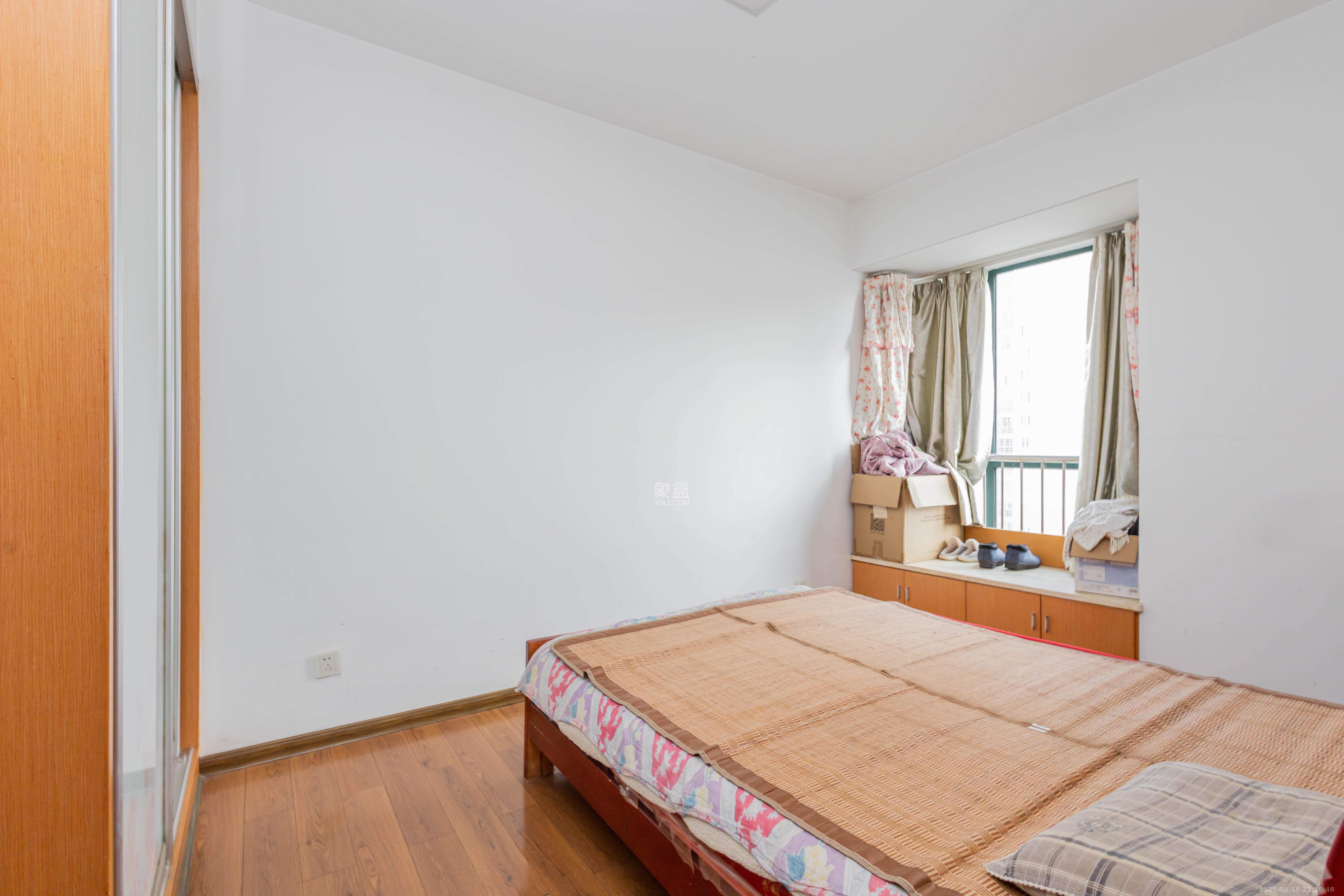 华天LOHO小镇  3室2厅2卫    53.0万 华天LOHO小镇  3室2厅2卫    53.0万卧室