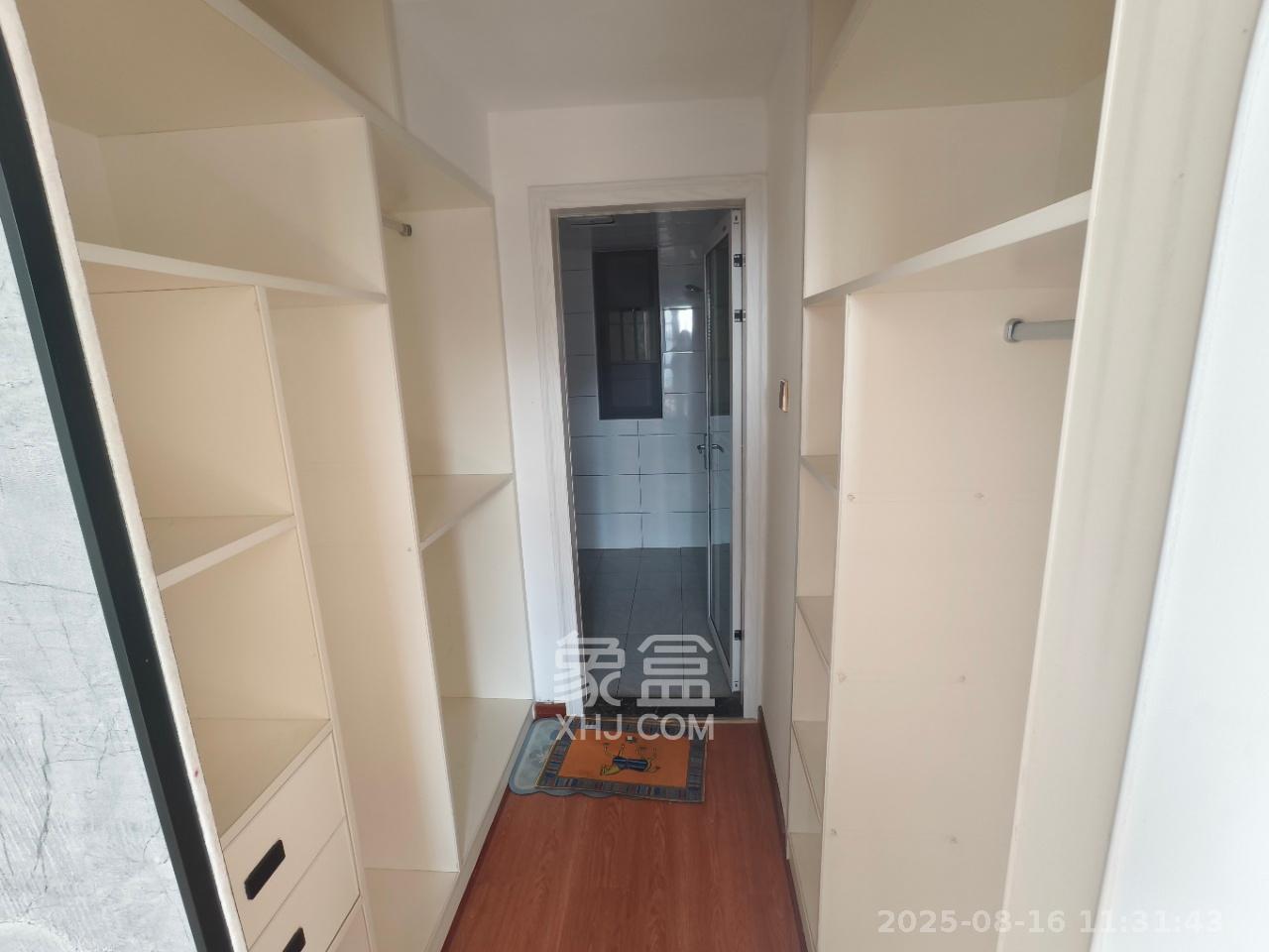 卓越浅水湾  3室2厅2卫   2800.00元/月室内图