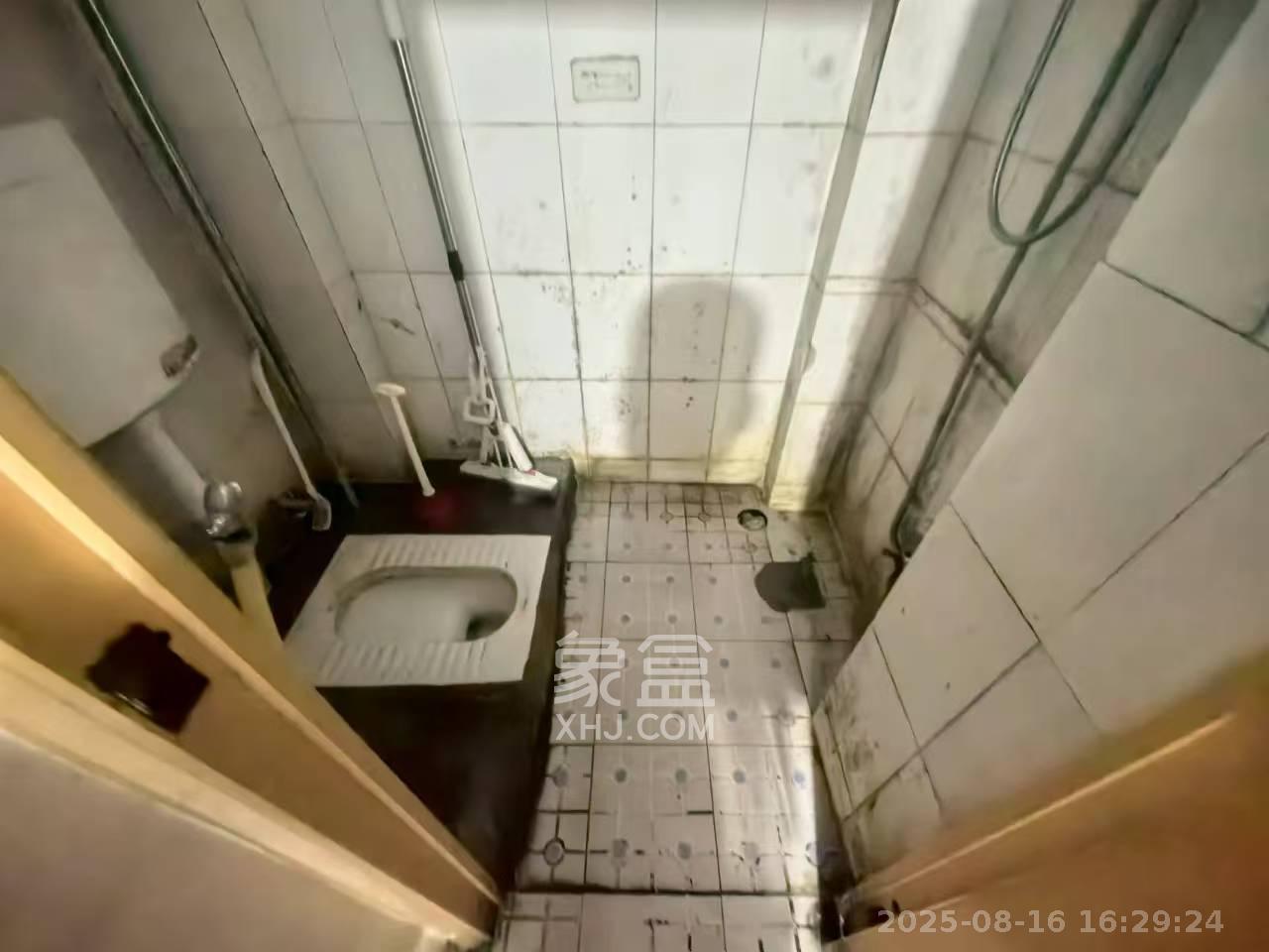 寿星街社区  3室2厅1卫    1800.0元/月 寿星街社区  3室2厅1卫    1800.0元/月