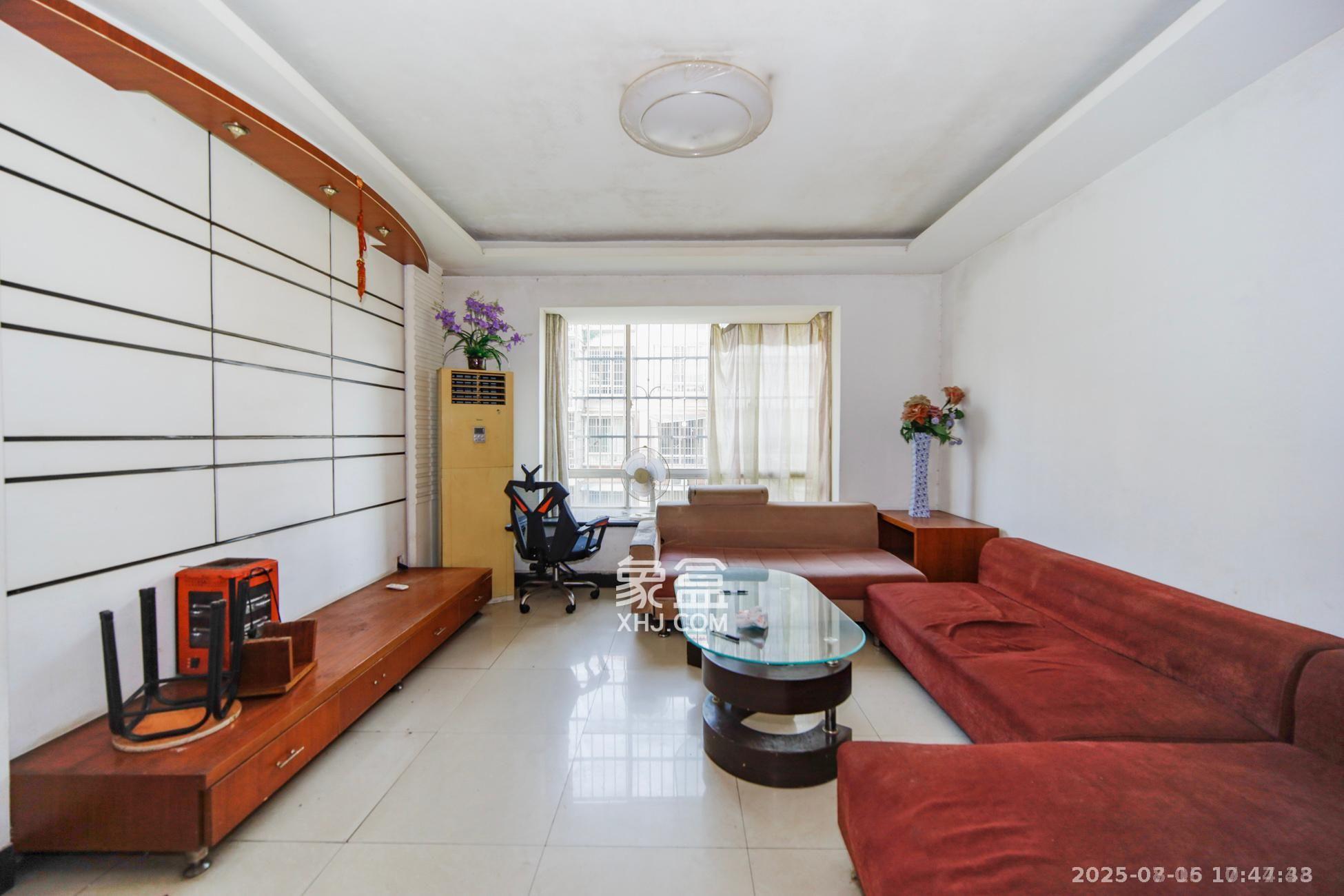 景湾小区(井湾小区) 3室1厅1卫 1700.0元/月 景湾小区(井湾小区) 3室1厅1卫 1700.0元/月室内图