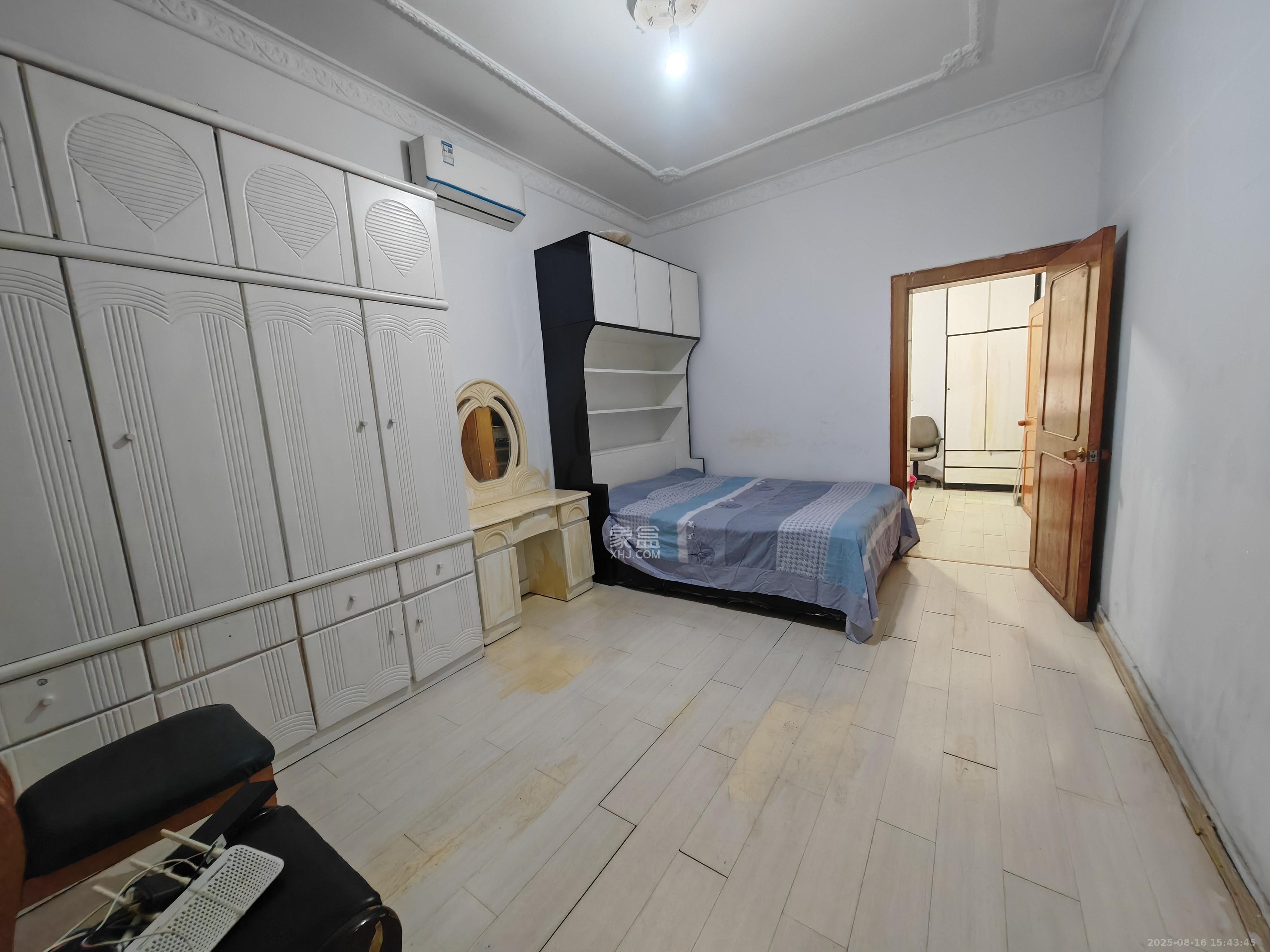 湘农桥社区 3室2厅1卫 2200.0元/月 湘农桥社区 3室2厅1卫 2200.0元/月室内图