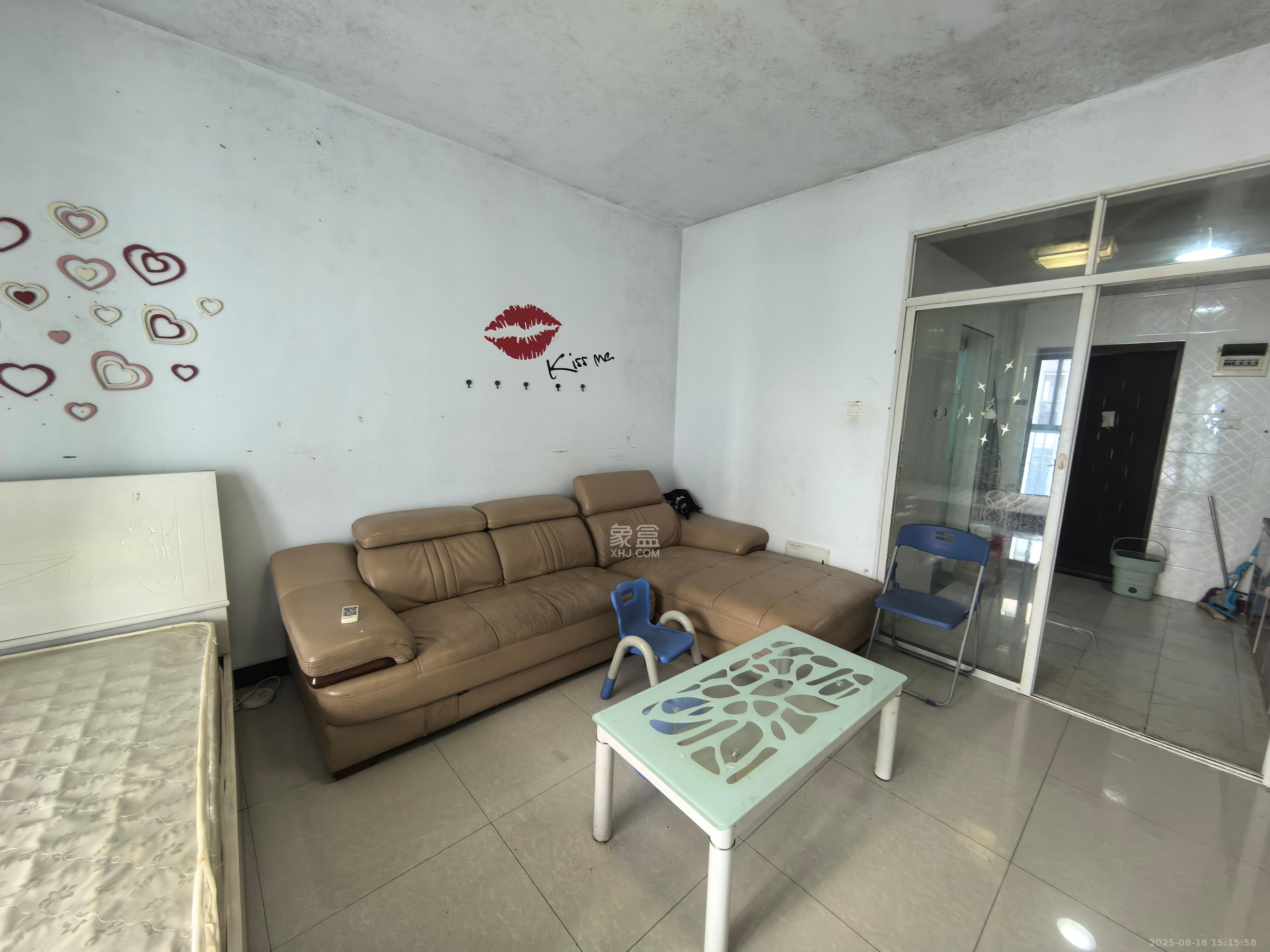 蝴蝶谷  1室1厅1卫    1200.0元/月室内图