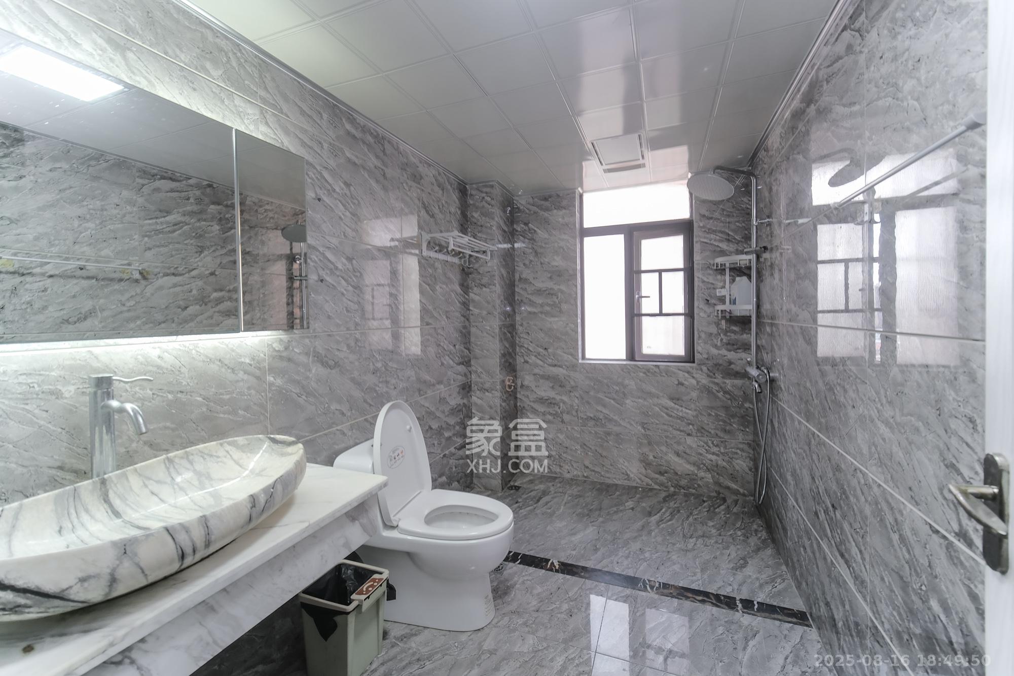 好望谷  4室2厅2卫    108.0万卫生间