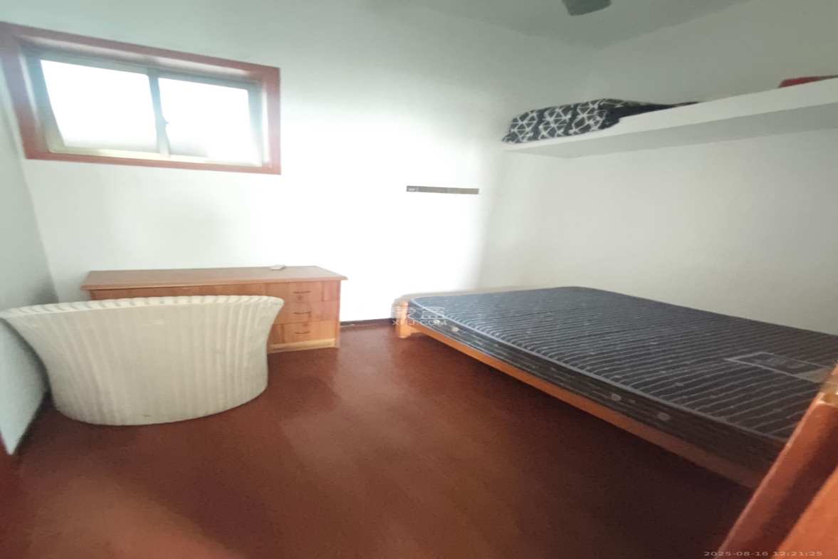 中南石油局宿舍 3室1厅1卫 2000.0元/月 中南石油局宿舍 3室1厅1卫 2000.0元/月室内图