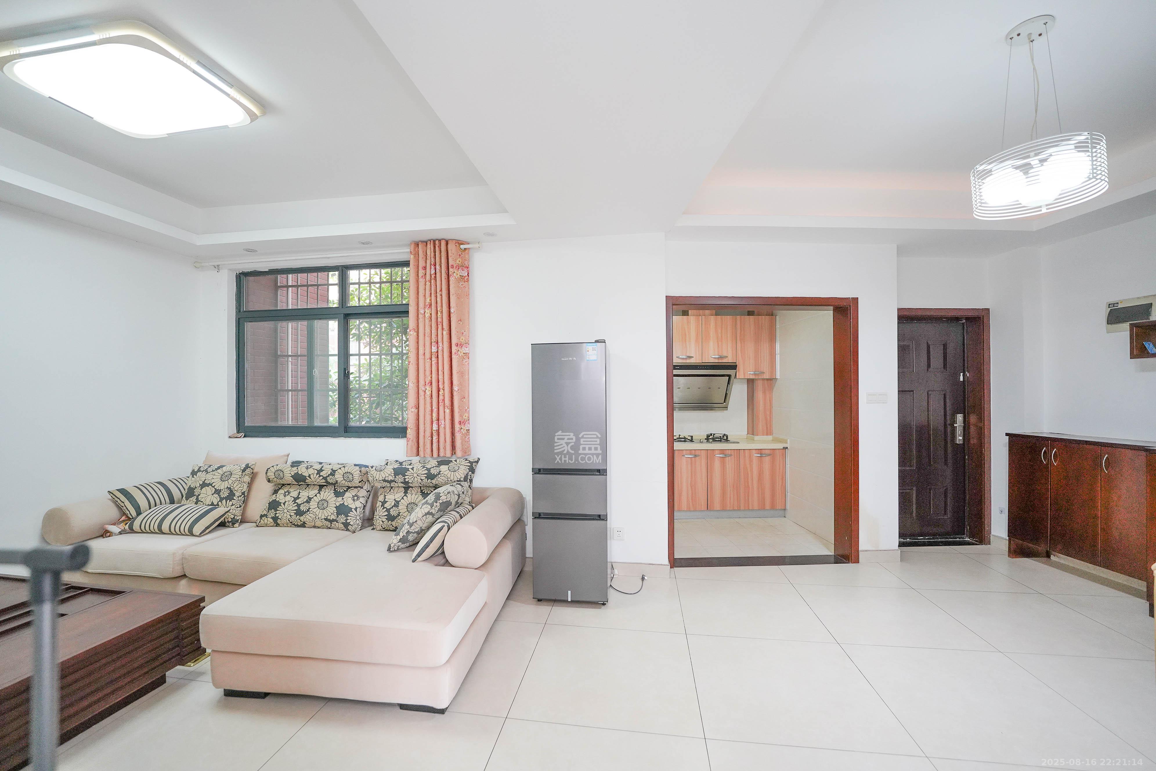 山水印象(愿景想山) 2室2厅1卫 35.8万 山水印象(愿景想山) 2室2厅1卫 35.8万客厅