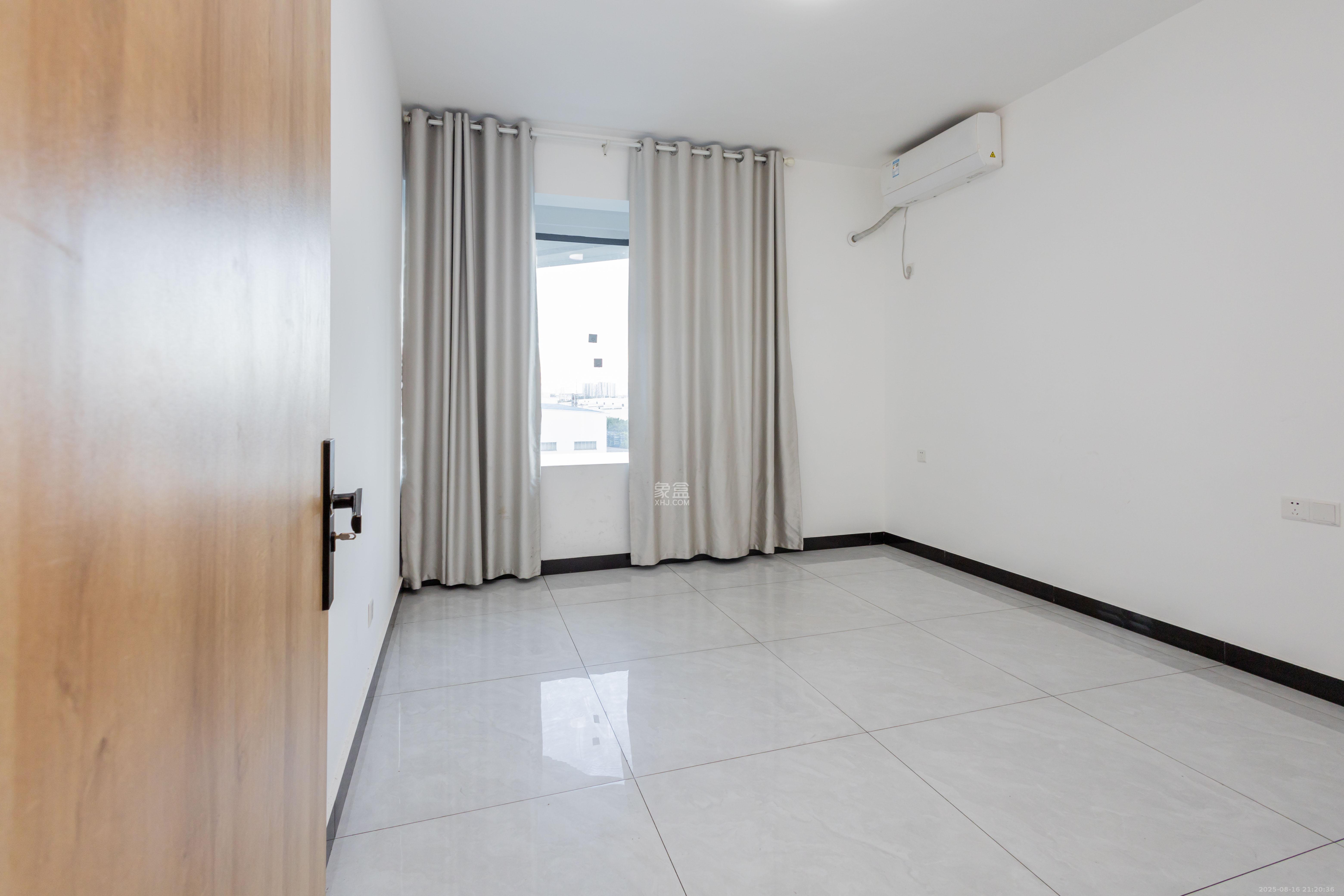 福天星中心(福天星雅苑) 5室2厅3卫 220.0万 福天星中心(福天星雅苑) 5室2厅3卫 220.0万卧室