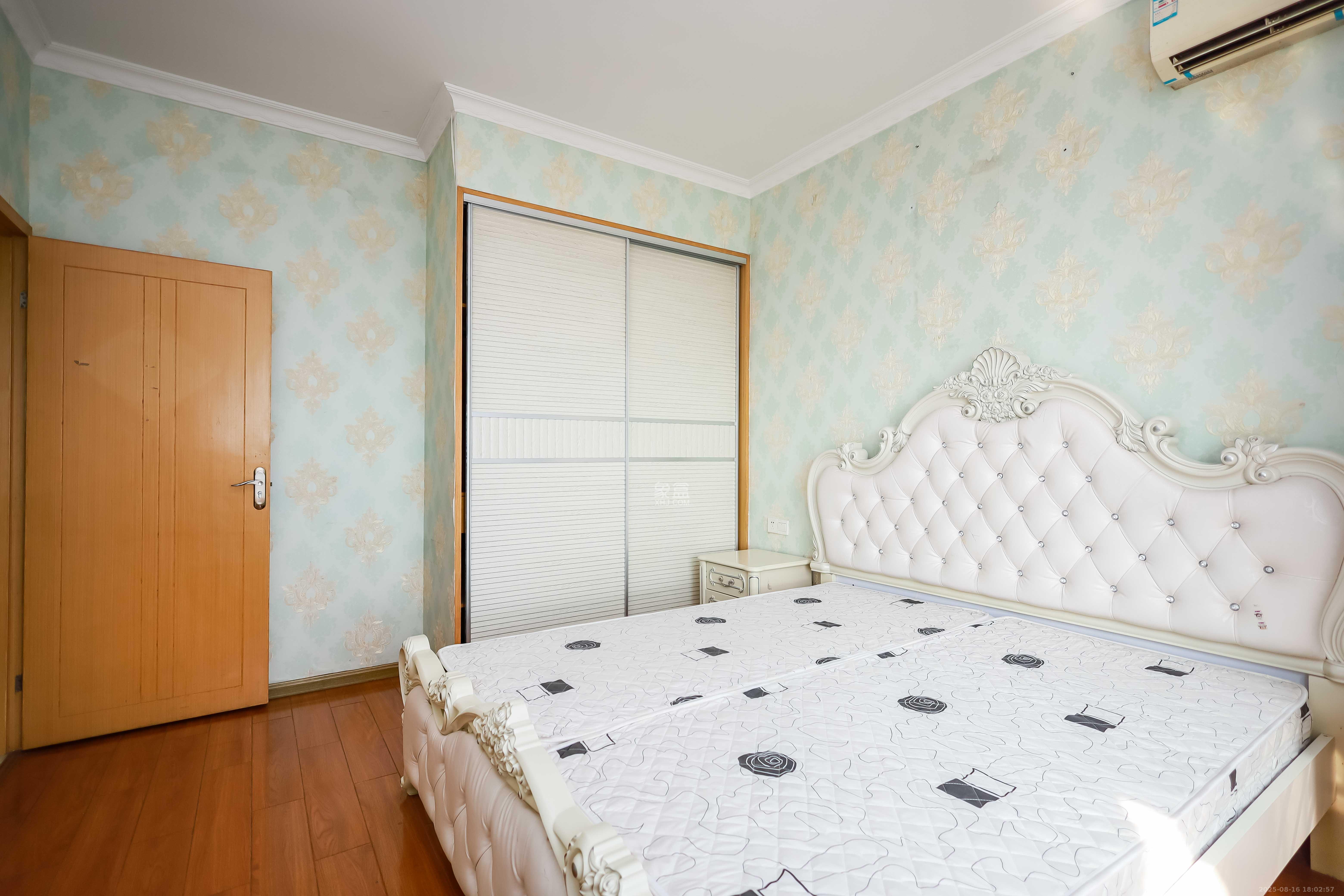 莱茵城  3室2厅1卫    89.0万卧室