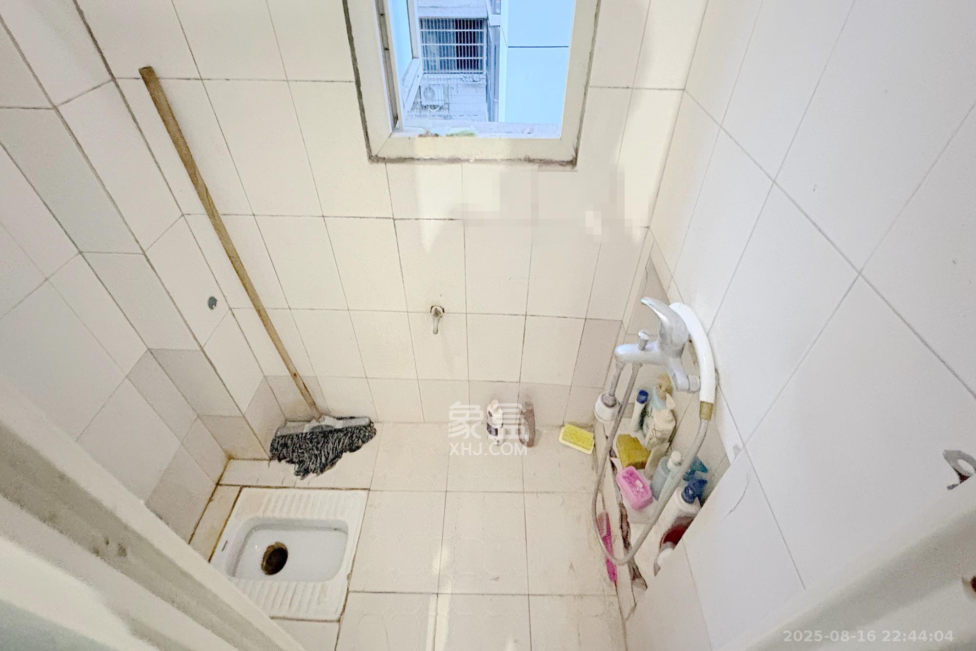 燕山街社区  2室1厅1卫    35.0万 燕山街社区  2室1厅1卫    35.0万卫生间