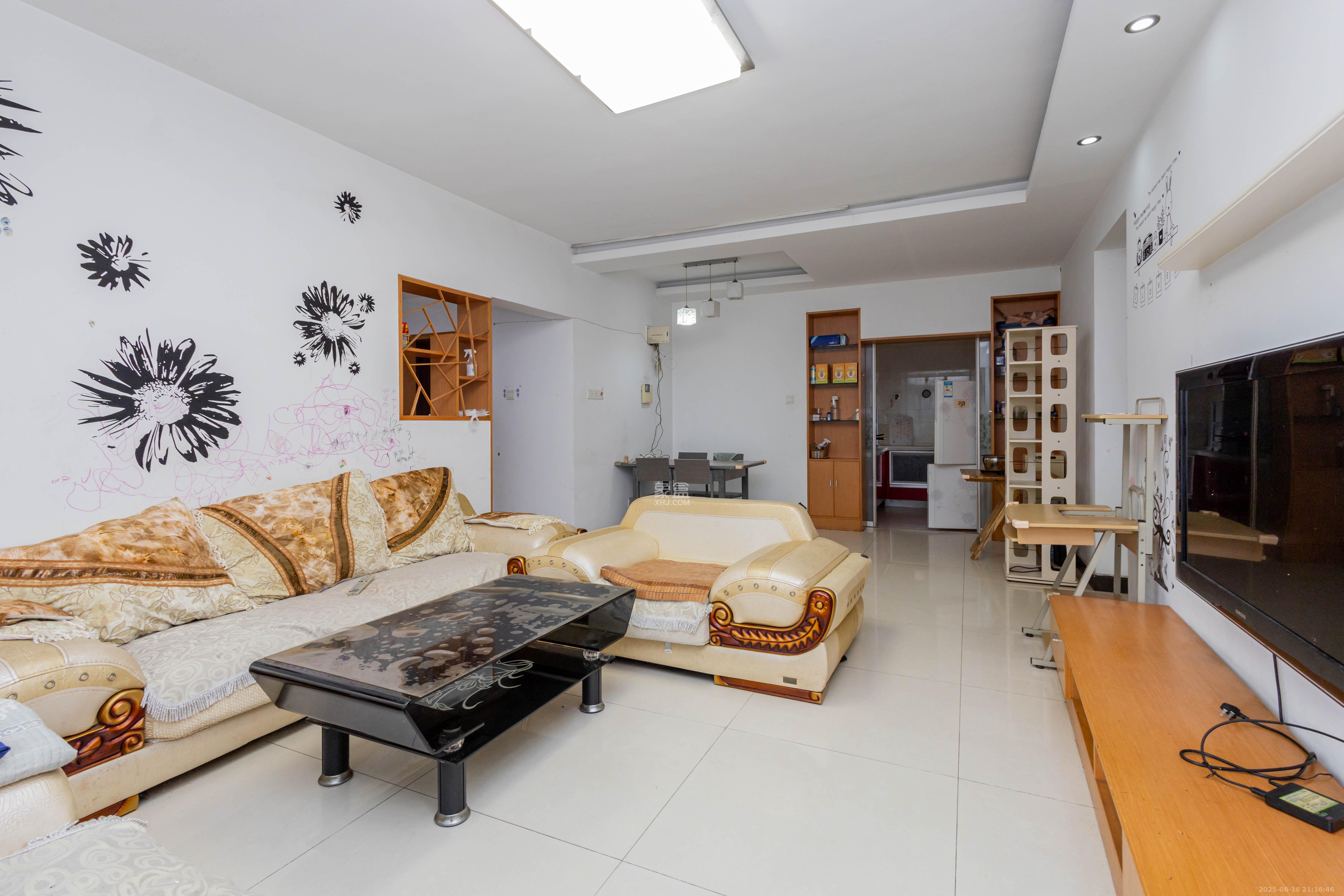 华天LOHO小镇  3室2厅2卫    53.0万 华天LOHO小镇  3室2厅2卫    53.0万客厅