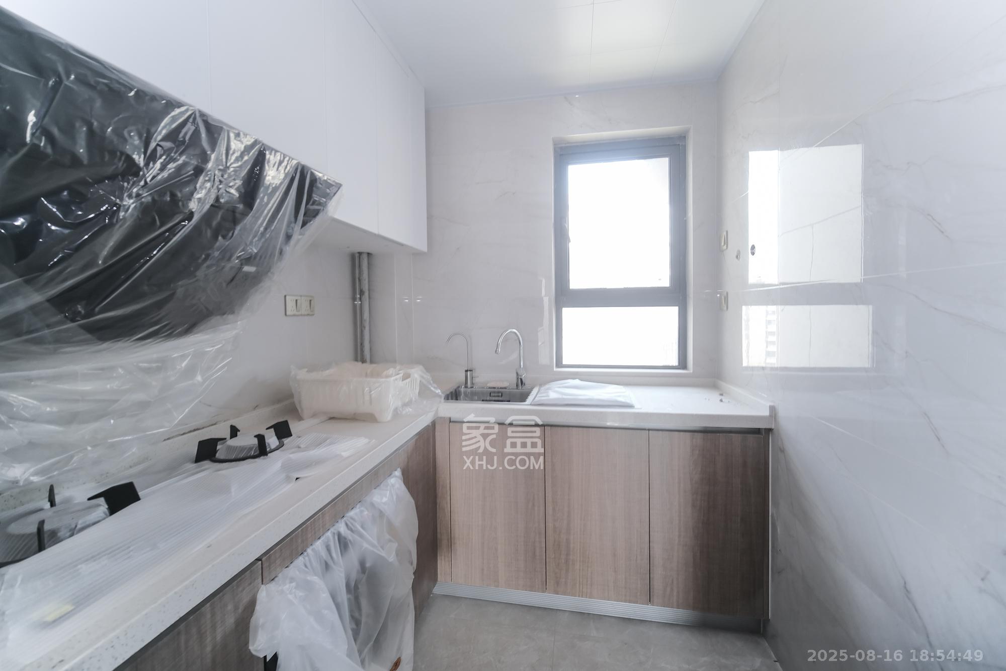 荣盛城  4室2厅2卫    97.0万厨房