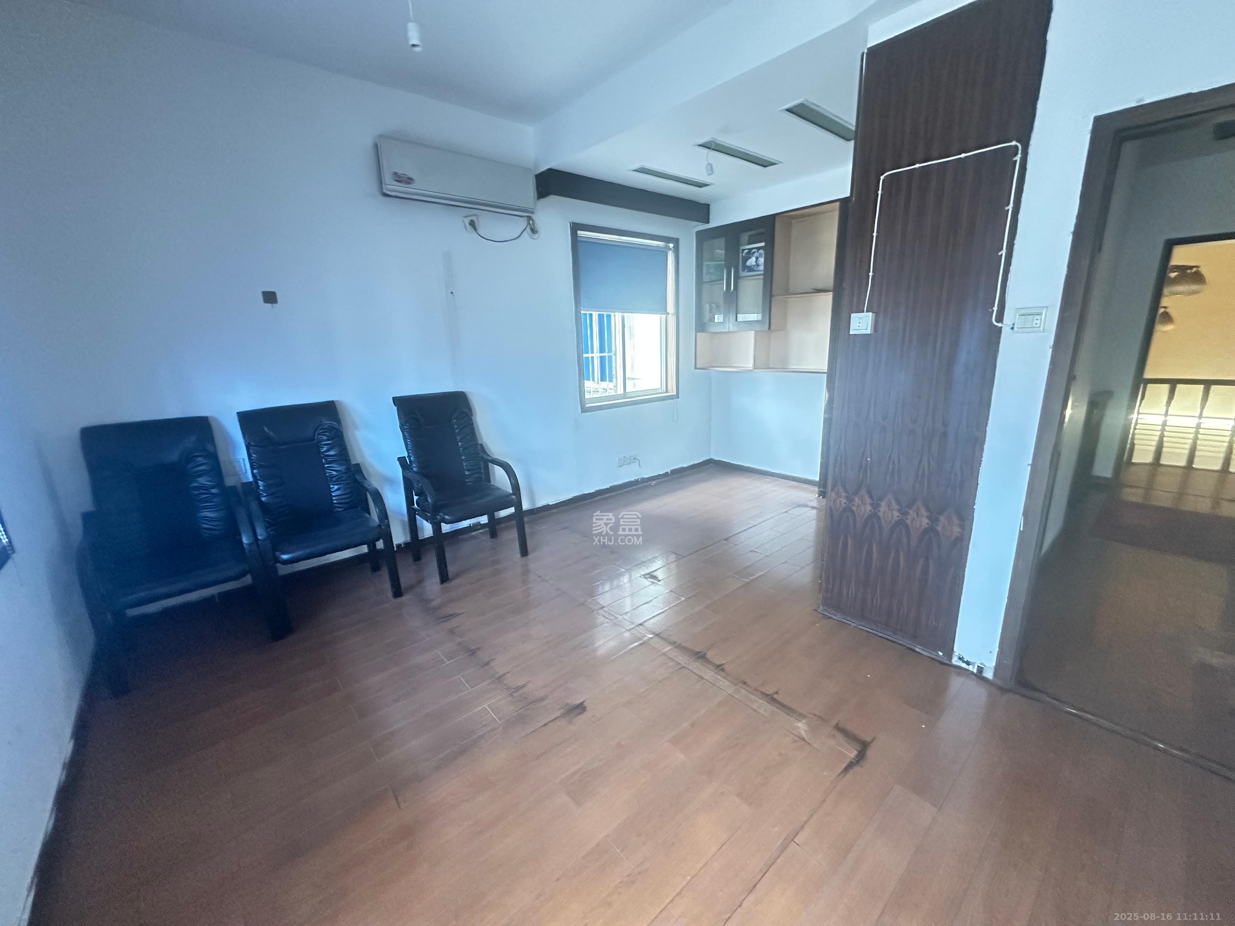 凯达园  5室2厅2卫    5000.0元/月 凯达园  5室2厅2卫    5000.0元/月室内图