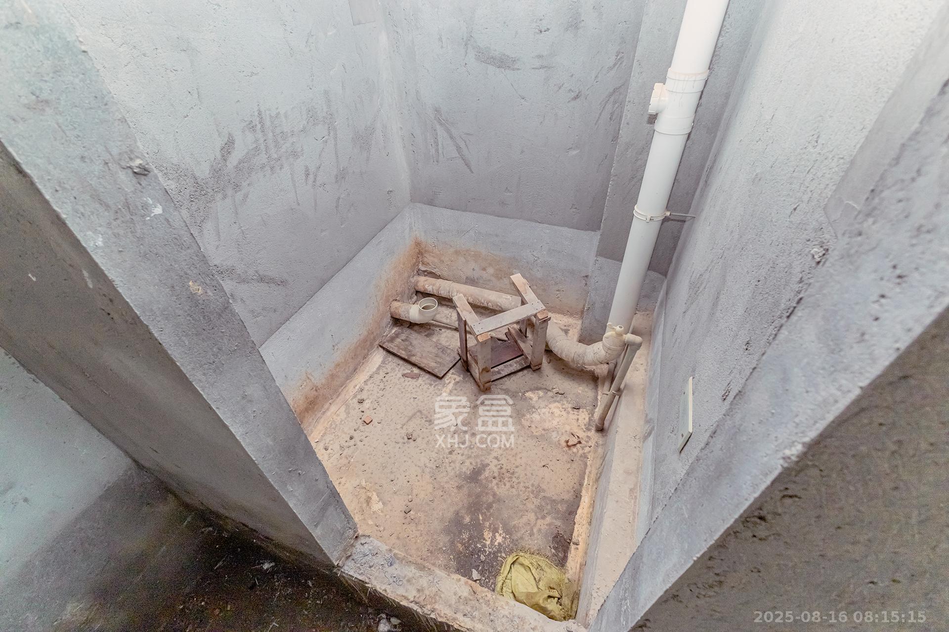 龙湖璟宸原著（龙湖紫宸）  6室2厅4卫    360.0万卫生间