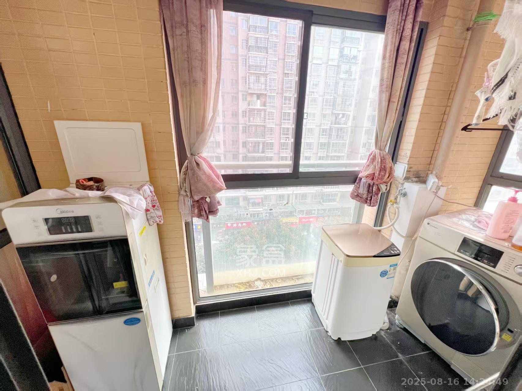 中城丽景香山园 3室2厅1卫 3300.0元/月 中城丽景香山园 3室2厅1卫 3300.0元/月室内图