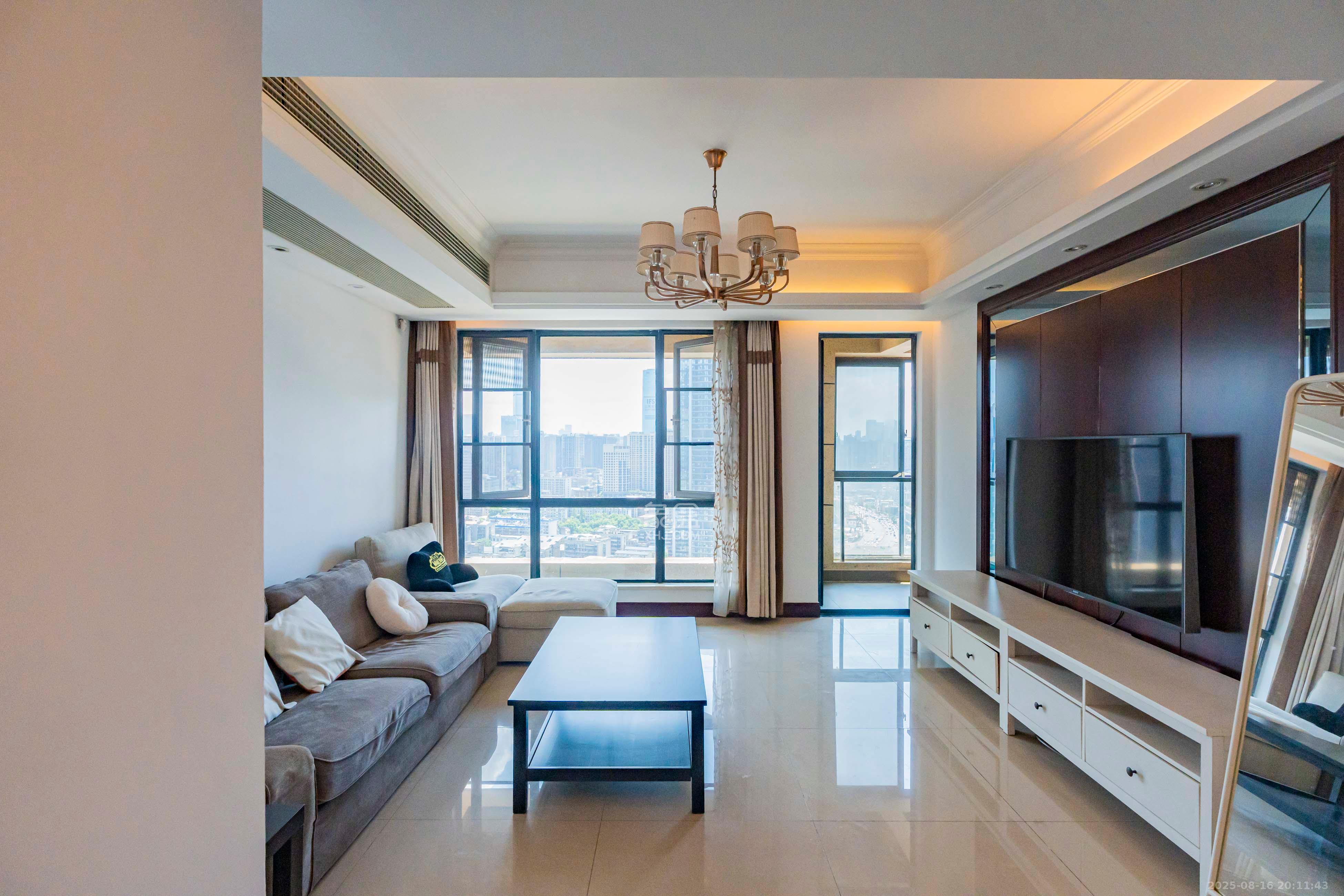 复地崑玉国际一期  3室2厅2卫    219.0万 复地崑玉国际一期  3室2厅2卫    219.0万客厅