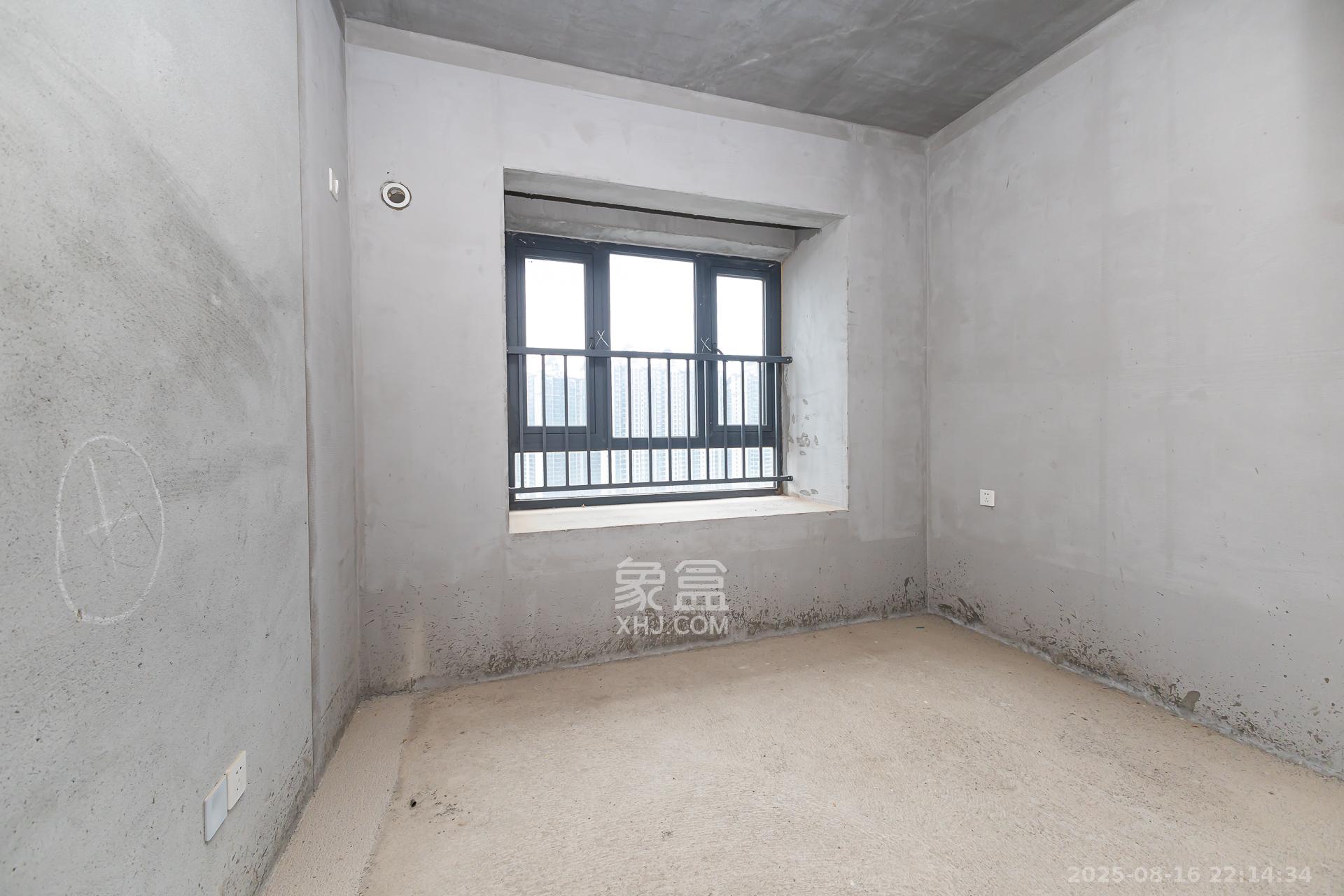 港湘铂玥（天园地芳国际珠宝城）  3室2厅2卫    55.8万卧室