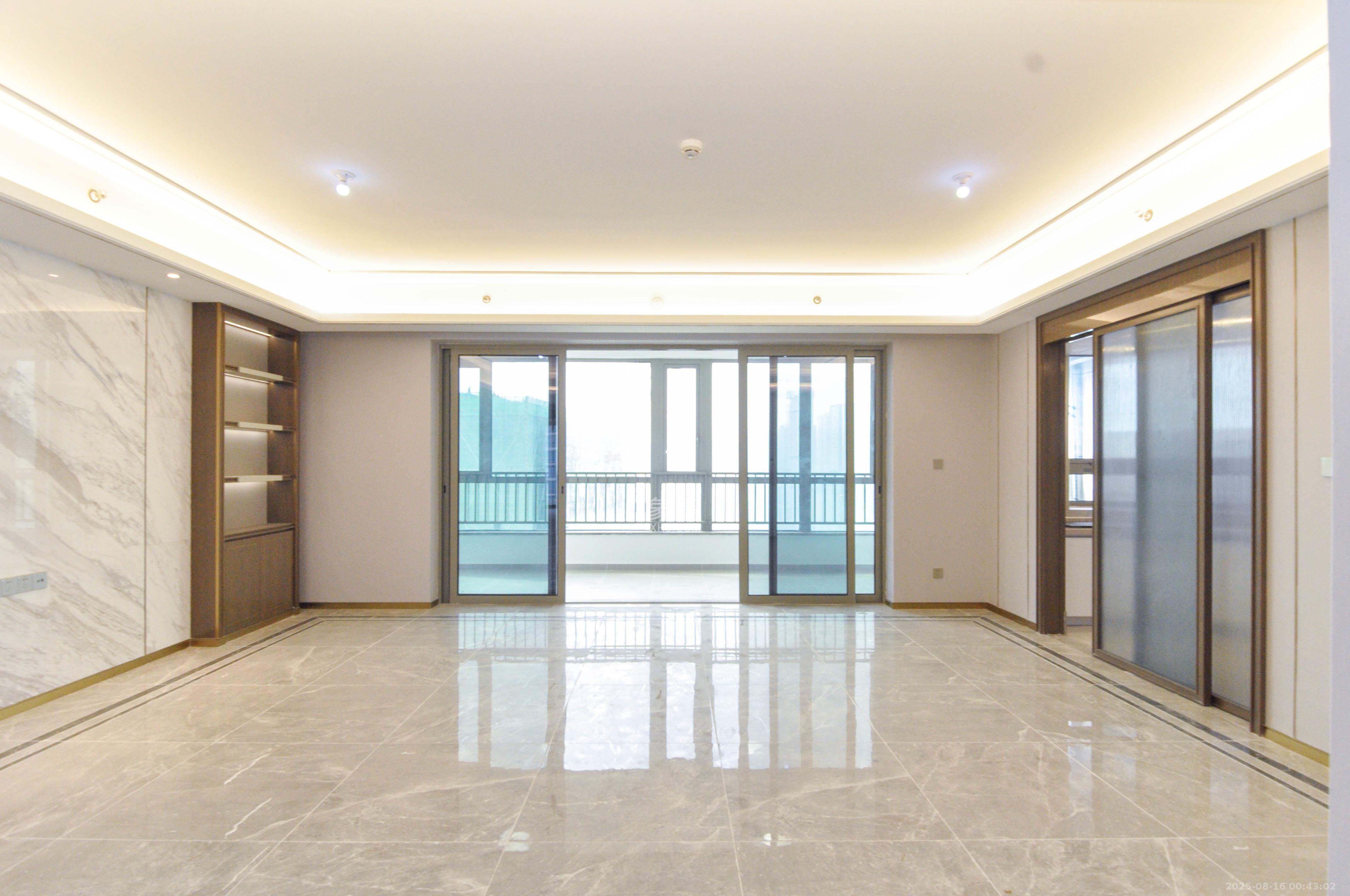 梅溪湖金茂湾  4室2厅2卫    458.0万 梅溪湖金茂湾  4室2厅2卫    458.0万客厅