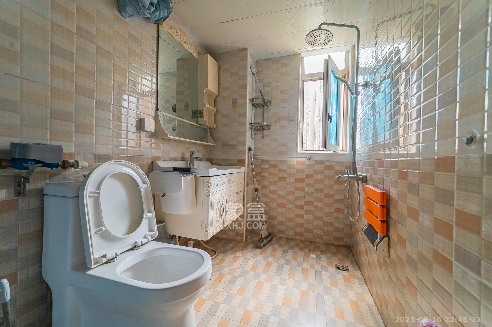 东方航标 2室2厅1卫 49.8万 东方航标 2室2厅1卫 49.8万卫生间