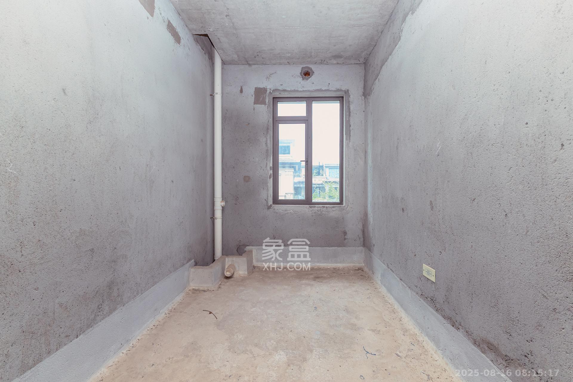 龙湖璟宸原著（龙湖紫宸）  6室2厅4卫    360.0万卫生间