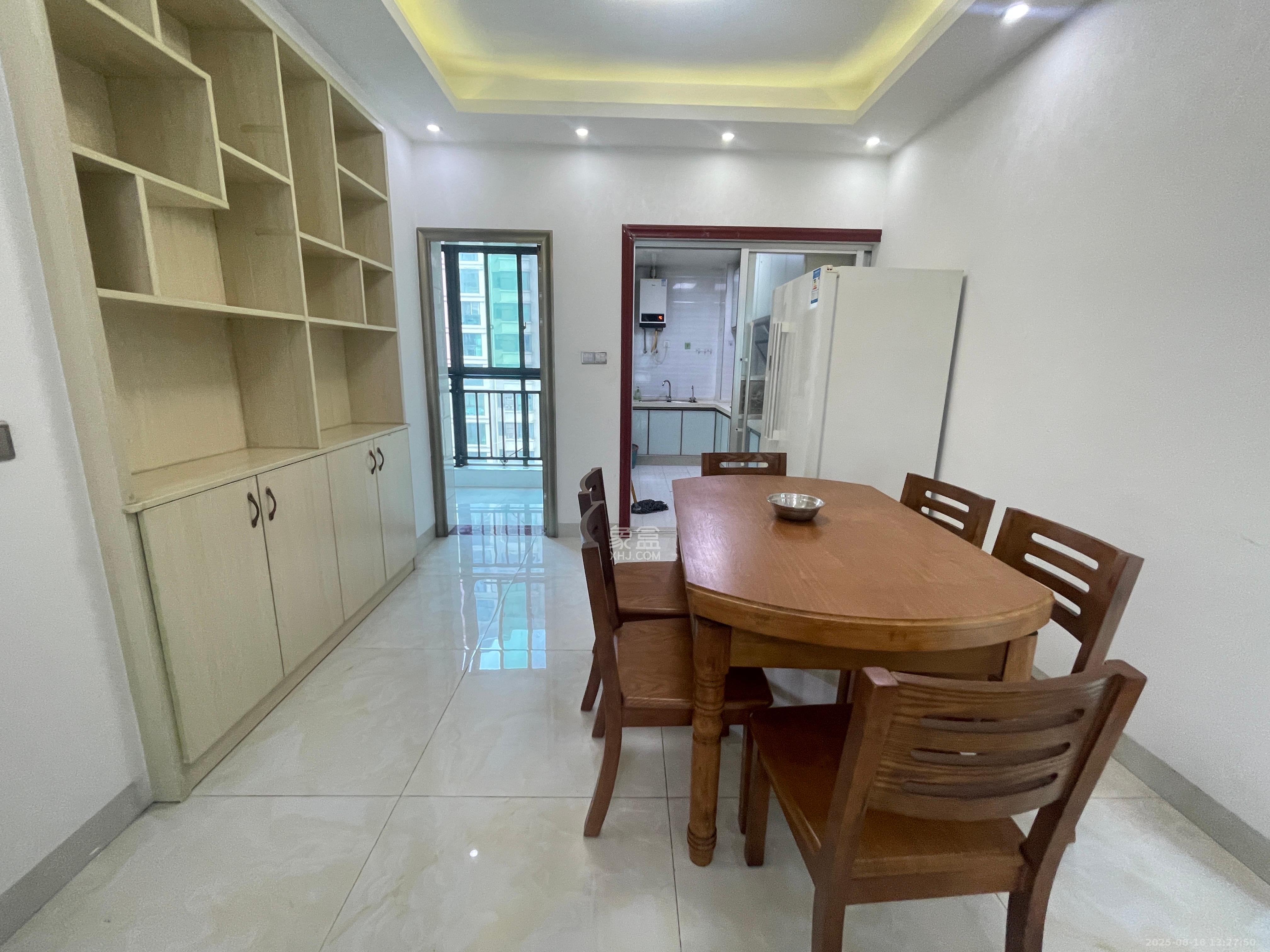 滨江一号(丰泰花园)  3室2厅2卫    2800.0元/月 滨江一号(丰泰花园)  3室2厅2卫    2800.0元/月室内图