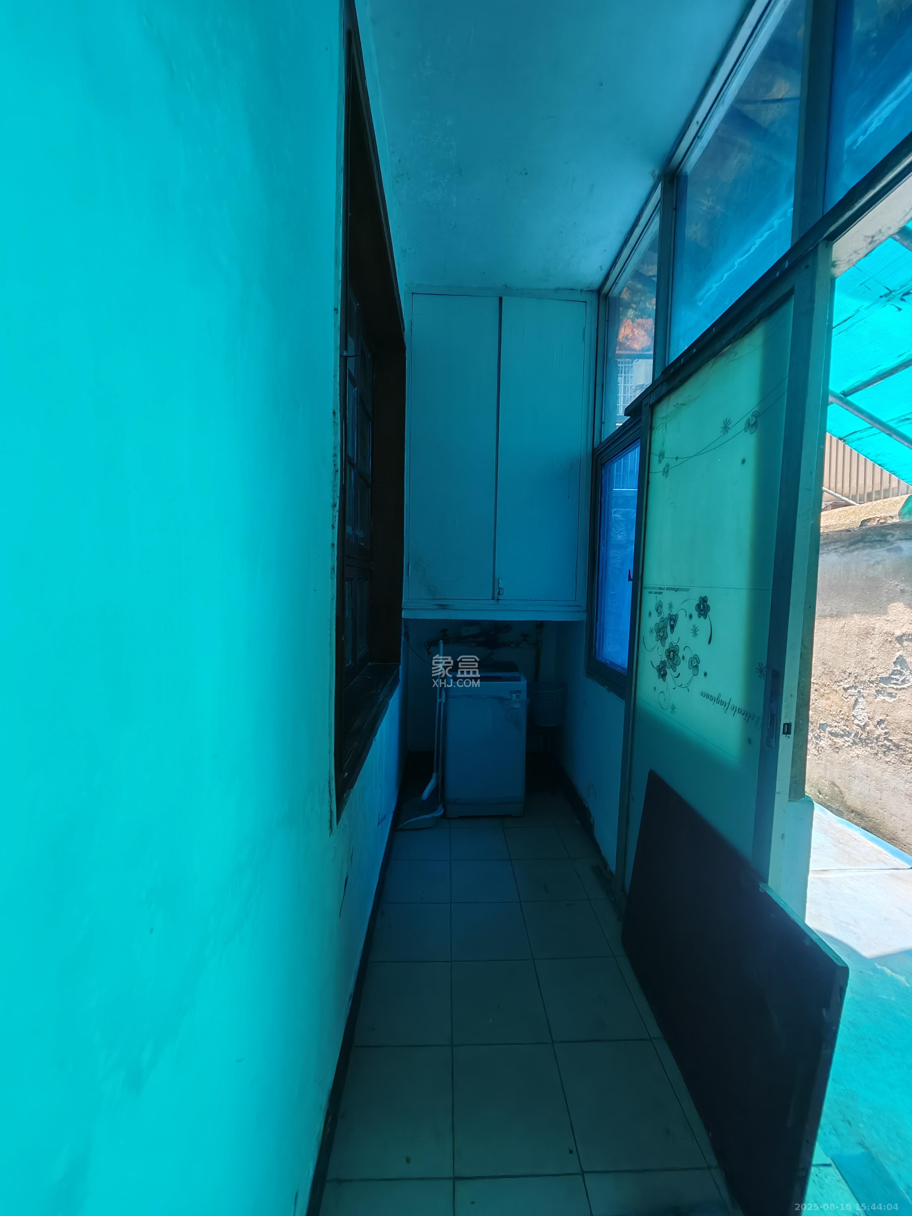 湘农桥社区 3室2厅1卫 2200.0元/月 湘农桥社区 3室2厅1卫 2200.0元/月室内图