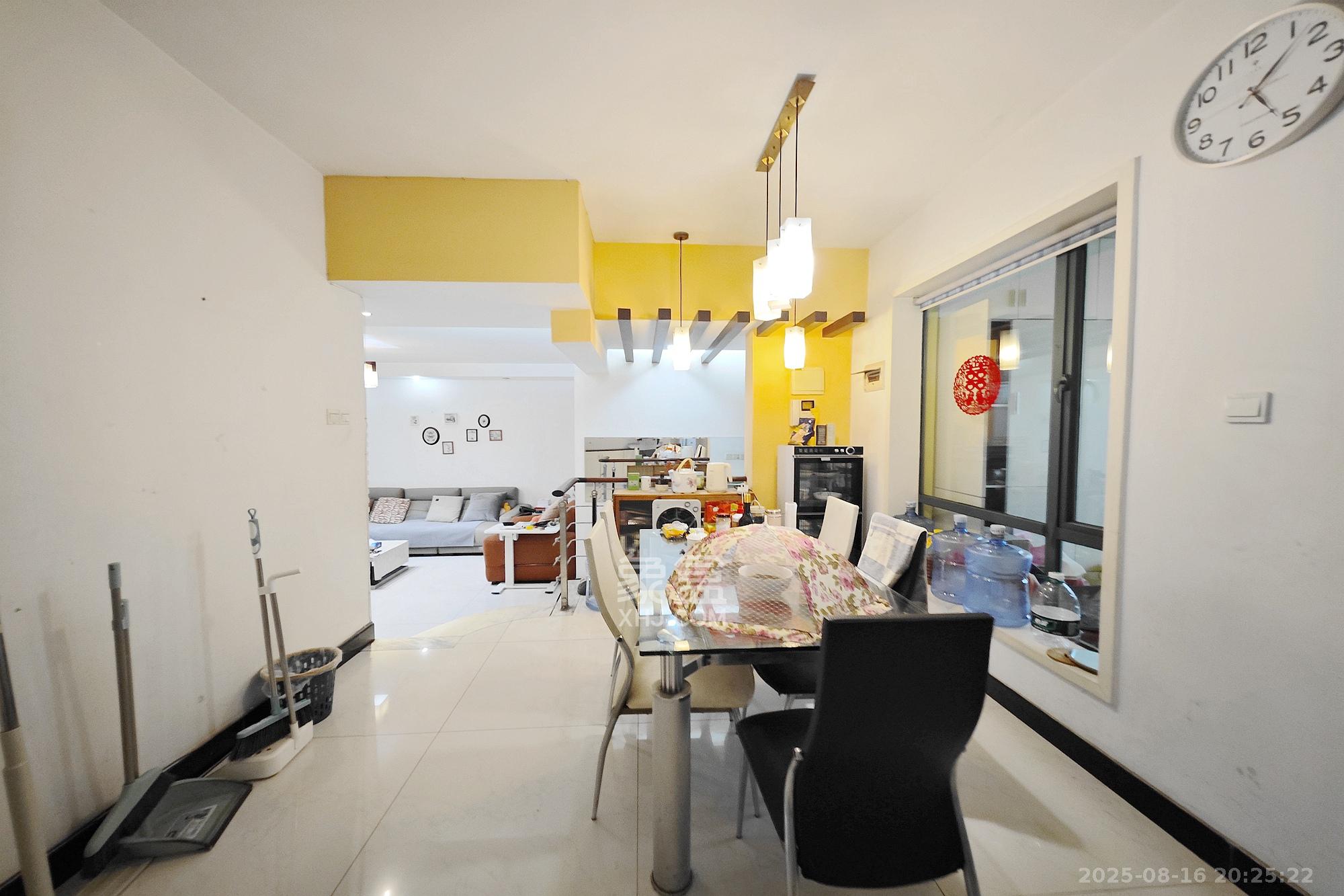 亚华香舍花都  1室2厅2卫    168.0万 亚华香舍花都  1室2厅2卫    168.0万客厅