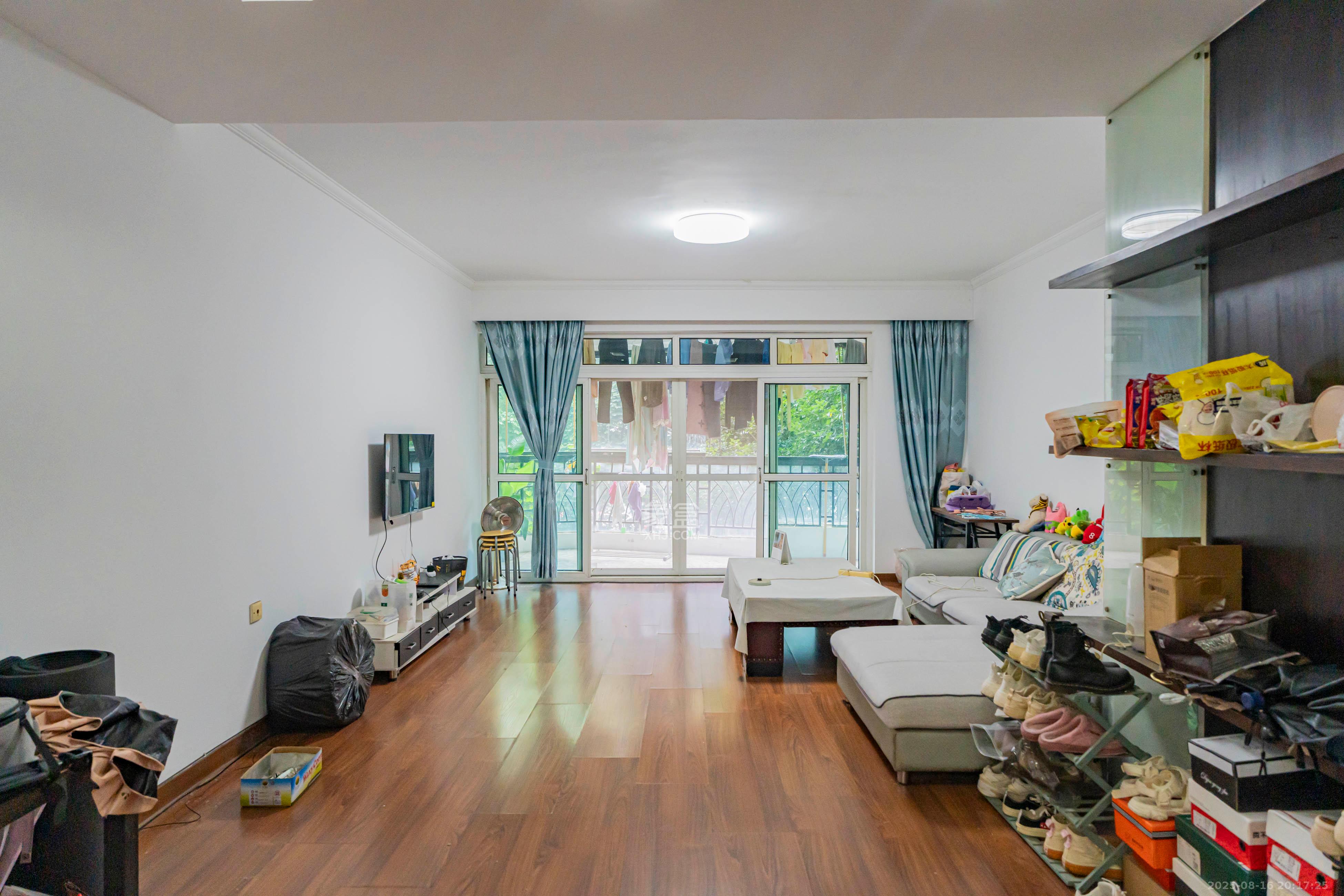 左岸春天  4室2厅2卫    130.0万 左岸春天  4室2厅2卫    130.0万客厅