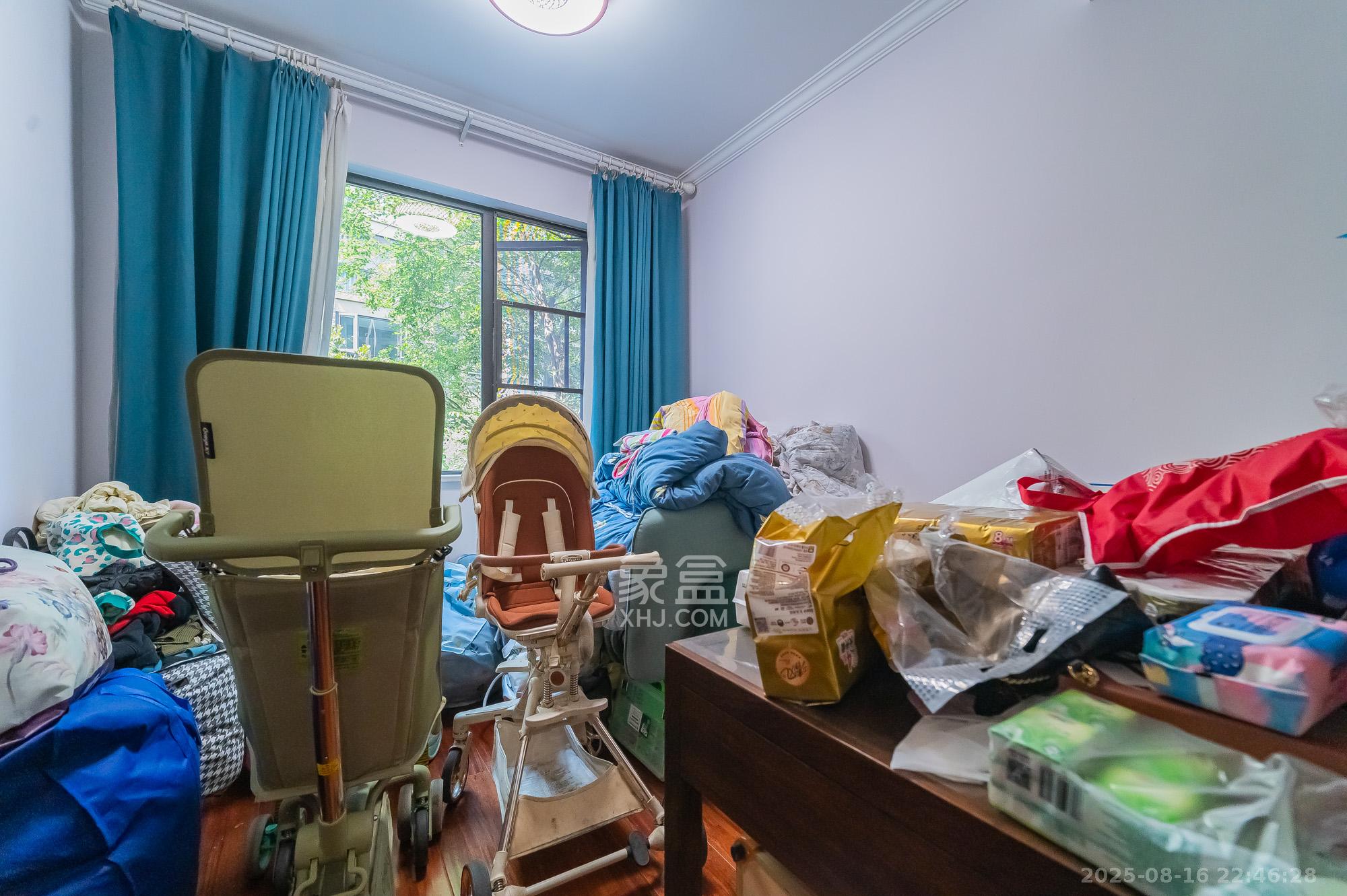 星湖湾二期洋房  4室2厅2卫    171.8万 星湖湾二期洋房  4室2厅2卫    171.8万卧室