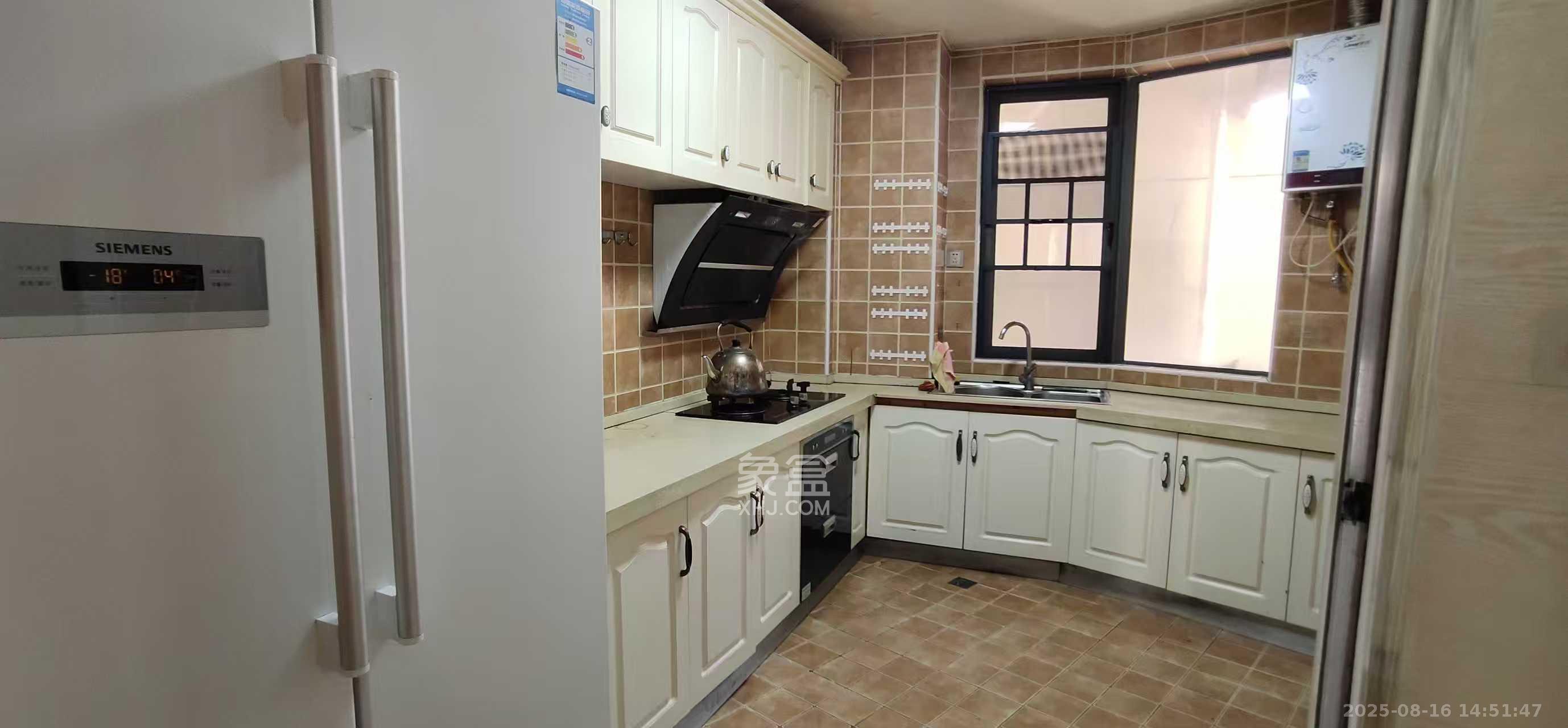 卓越蔚蓝海岸二期 3室2厅2卫 3400.0元/月 卓越蔚蓝海岸二期 3室2厅2卫 3400.0元/月室内图