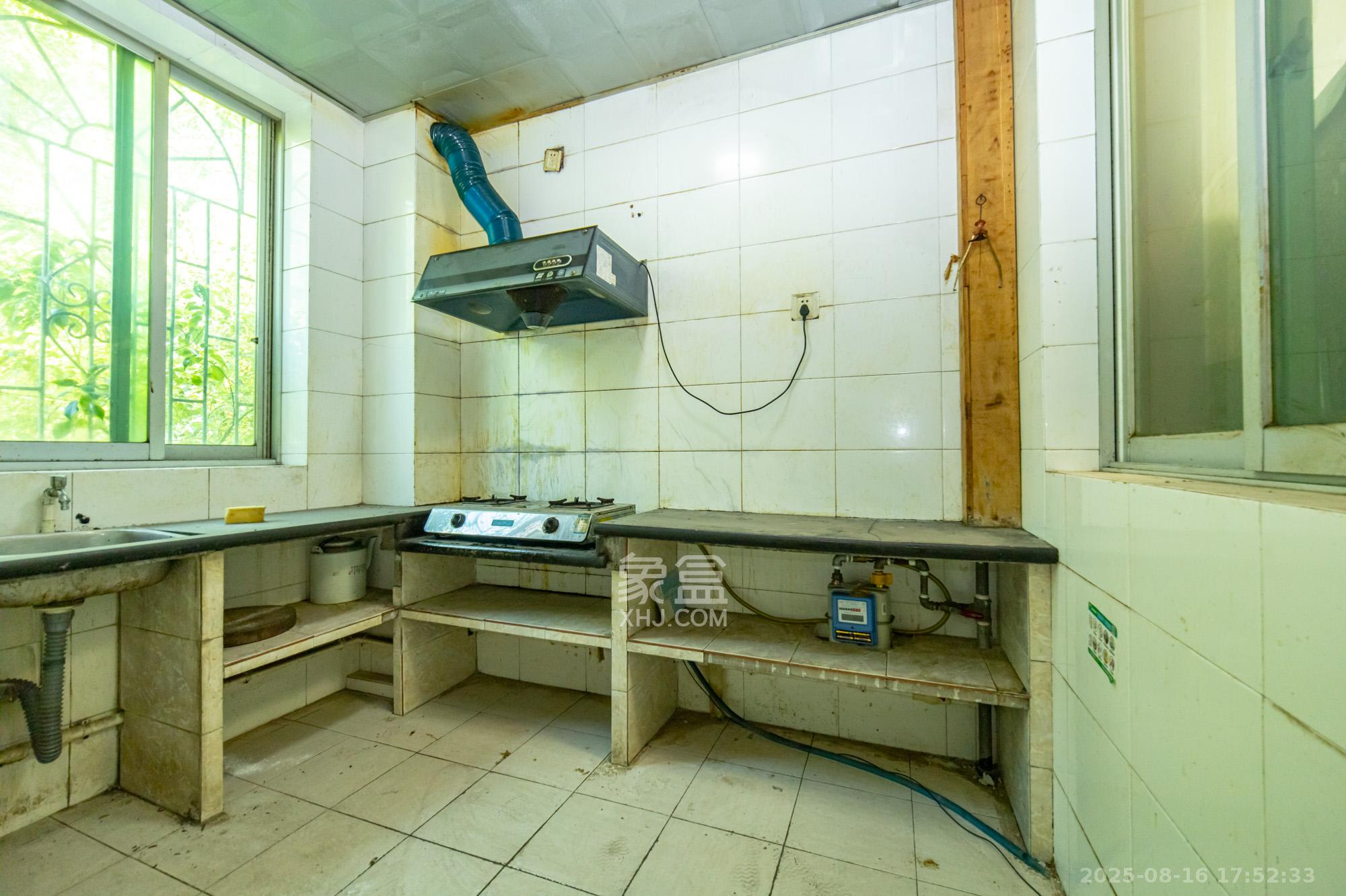 中南汽车世界  3室2厅1卫    36.8万 中南汽车世界  3室2厅1卫    36.8万厨房