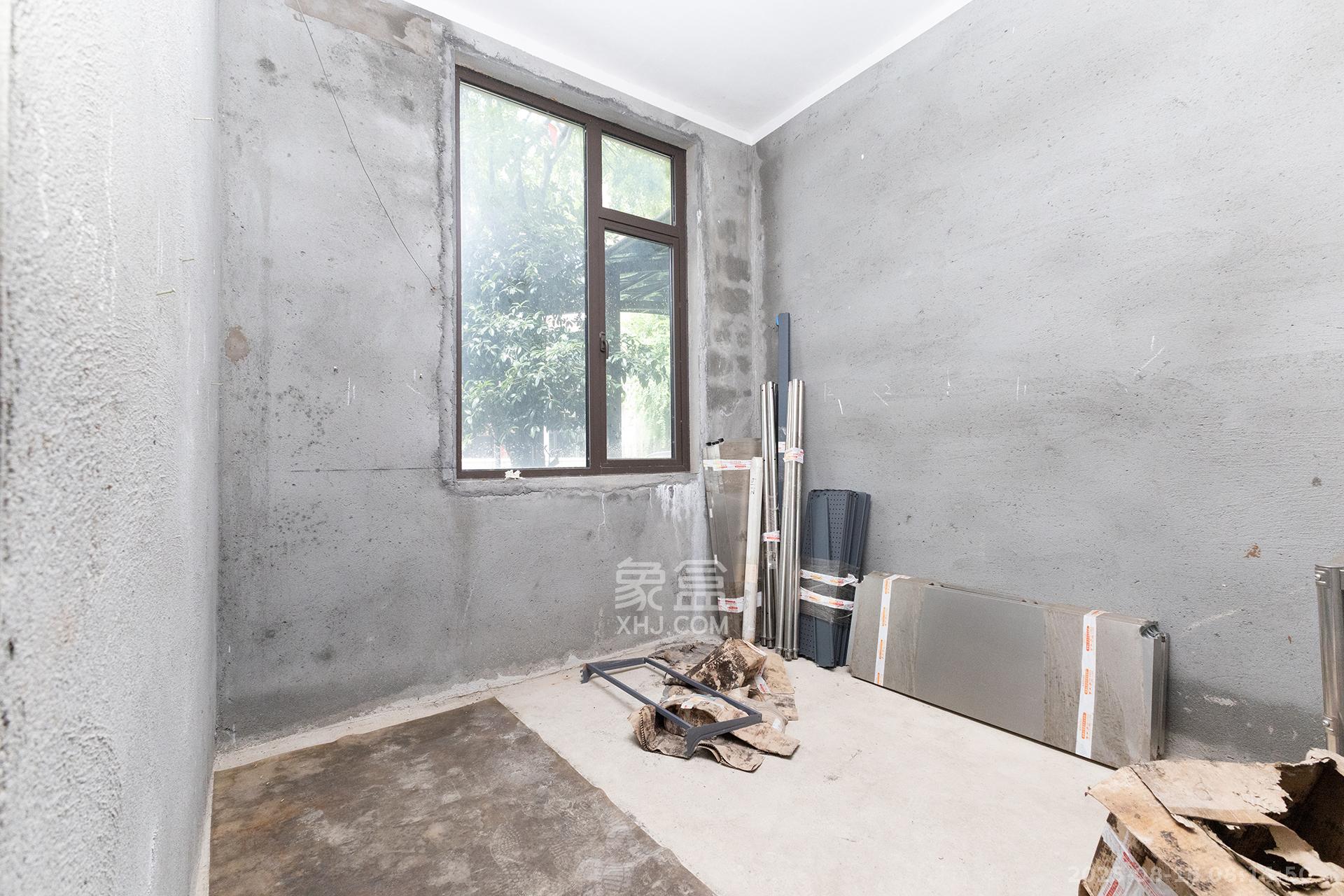 龙湖璟宸原著（龙湖紫宸）  6室2厅4卫    360.0万卧室