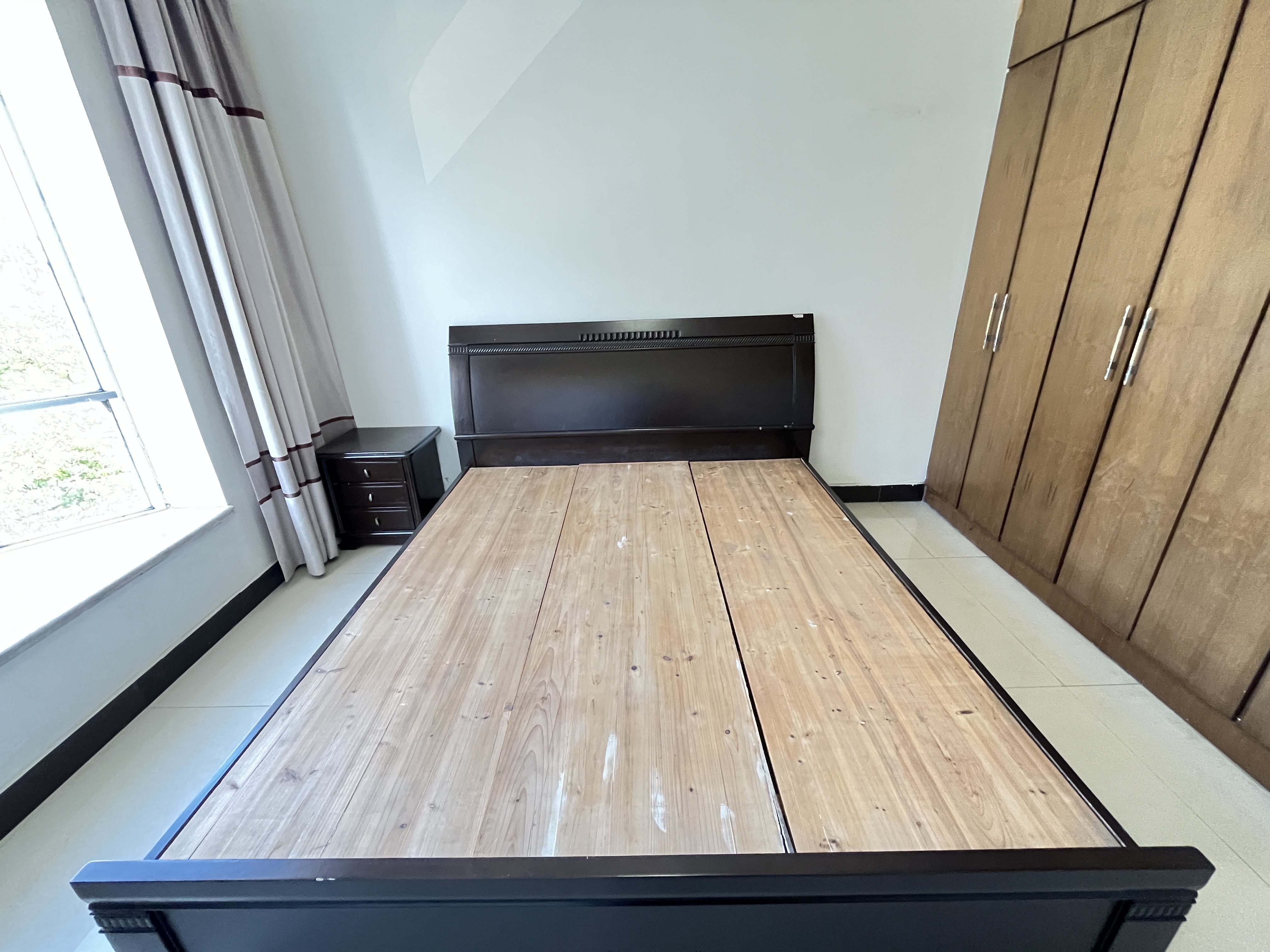 月亮湾一期 1室0厅0卫 1400.0元/月 月亮湾一期 1室0厅0卫 1400.0元/月室内图