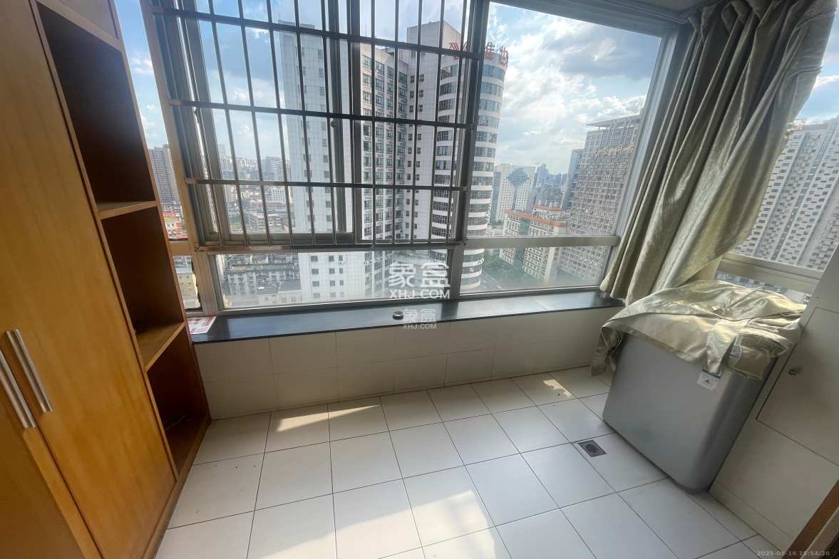 省建苑小区  3室2厅2卫    2800.0元/月 省建苑小区  3室2厅2卫    2800.0元/月室内图