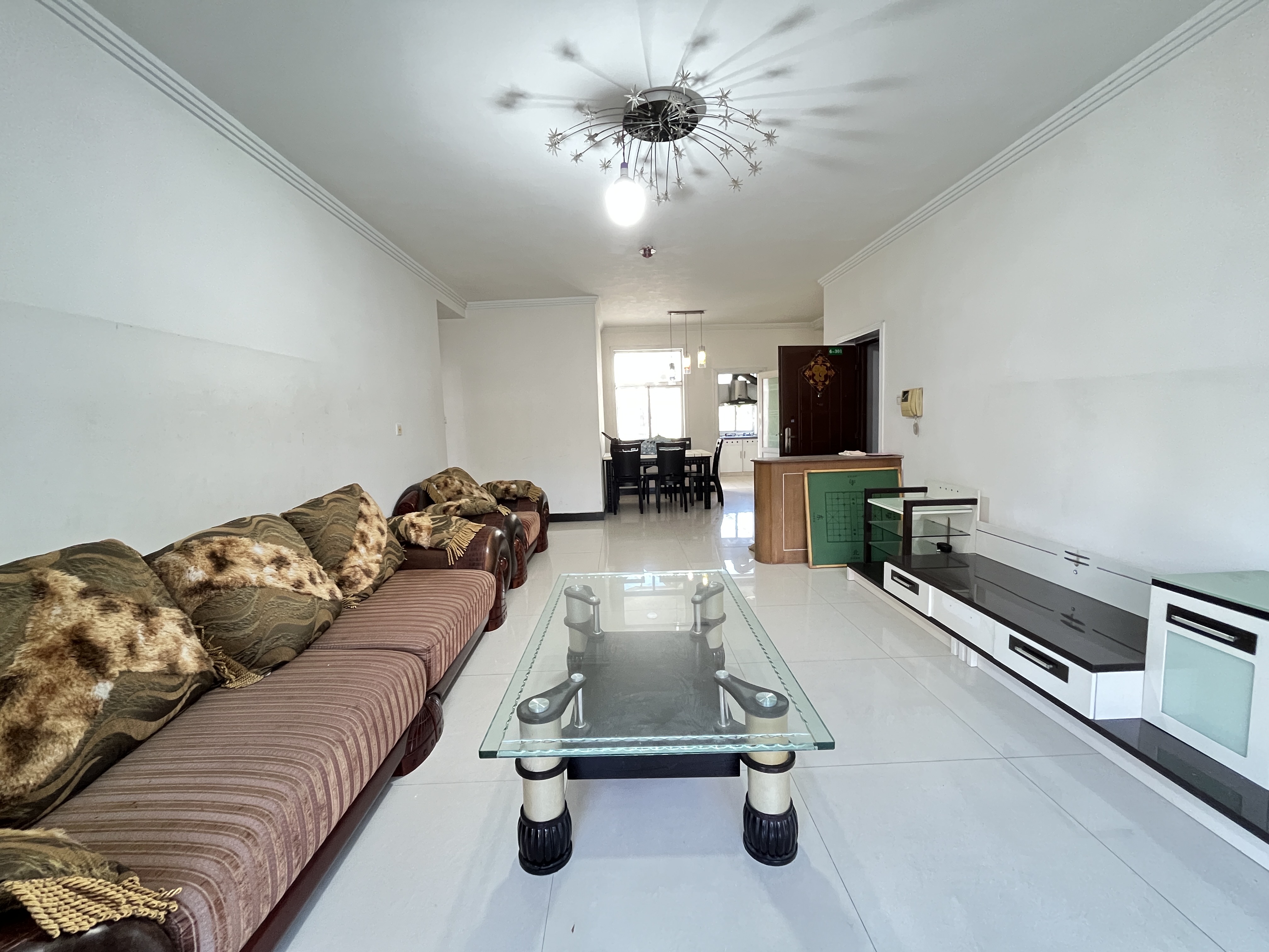 月亮湾一期 1室0厅0卫 1400.0元/月 月亮湾一期 1室0厅0卫 1400.0元/月室内图