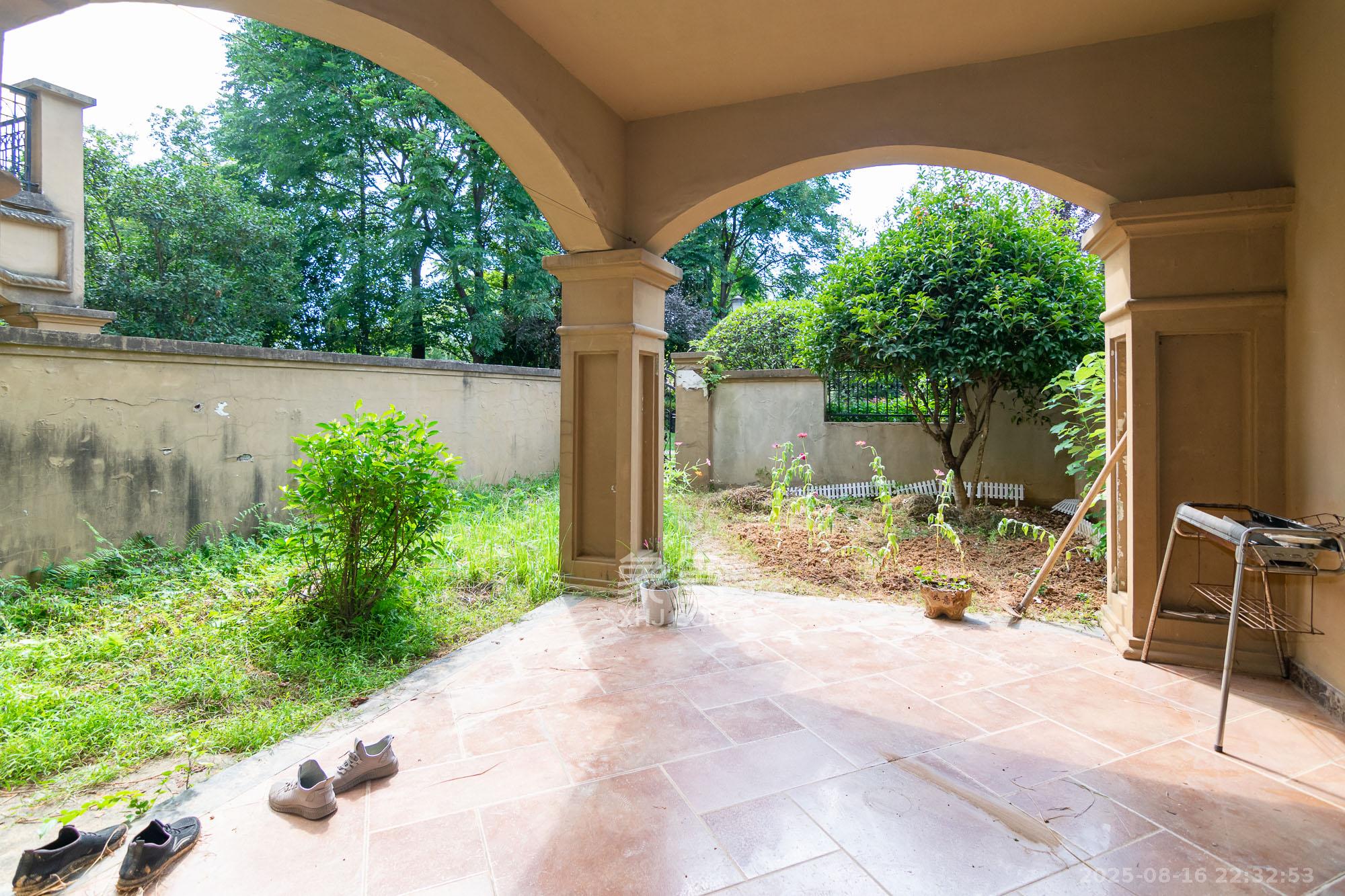 金地三千府(金地湖山樾、金地自在城)  5室3厅4卫    428.0万 金地三千府(金地湖山樾、金地自在城)  5室3厅4卫    428.0万其他