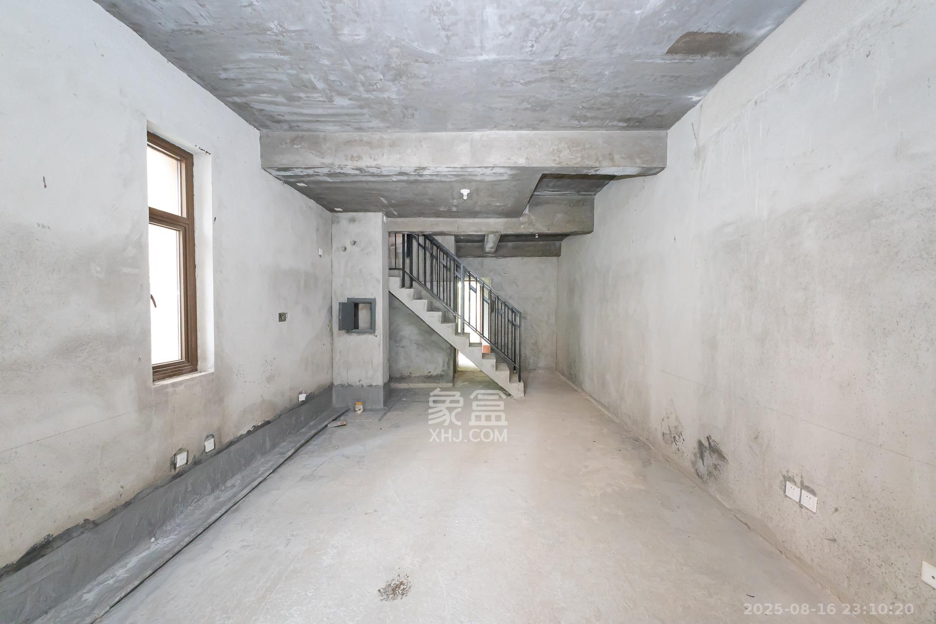 盈峰翠邸  3室2厅2卫    86.0万