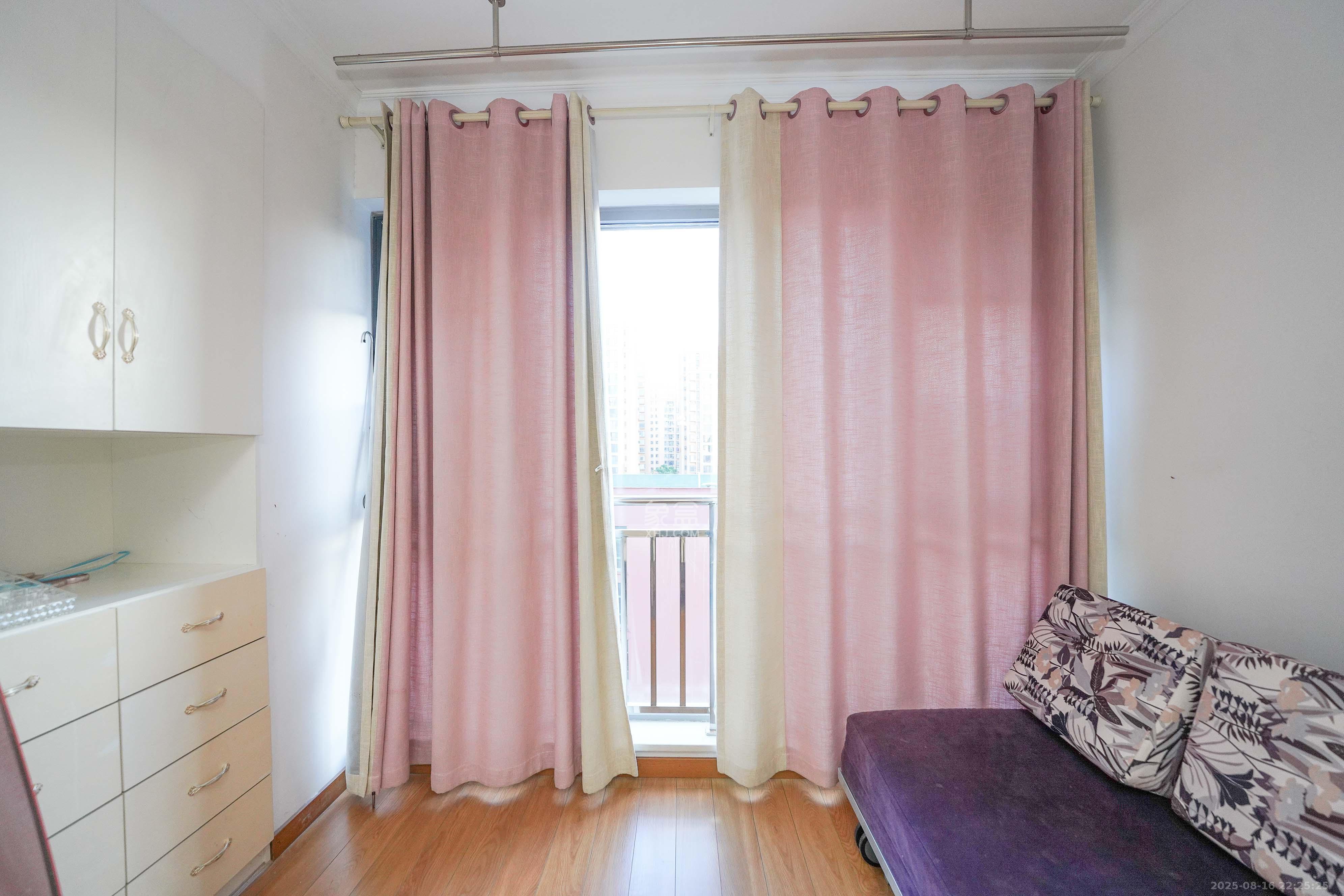 怡海星城  3室2厅1卫    60.0万 怡海星城  3室2厅1卫    60.0万阳台