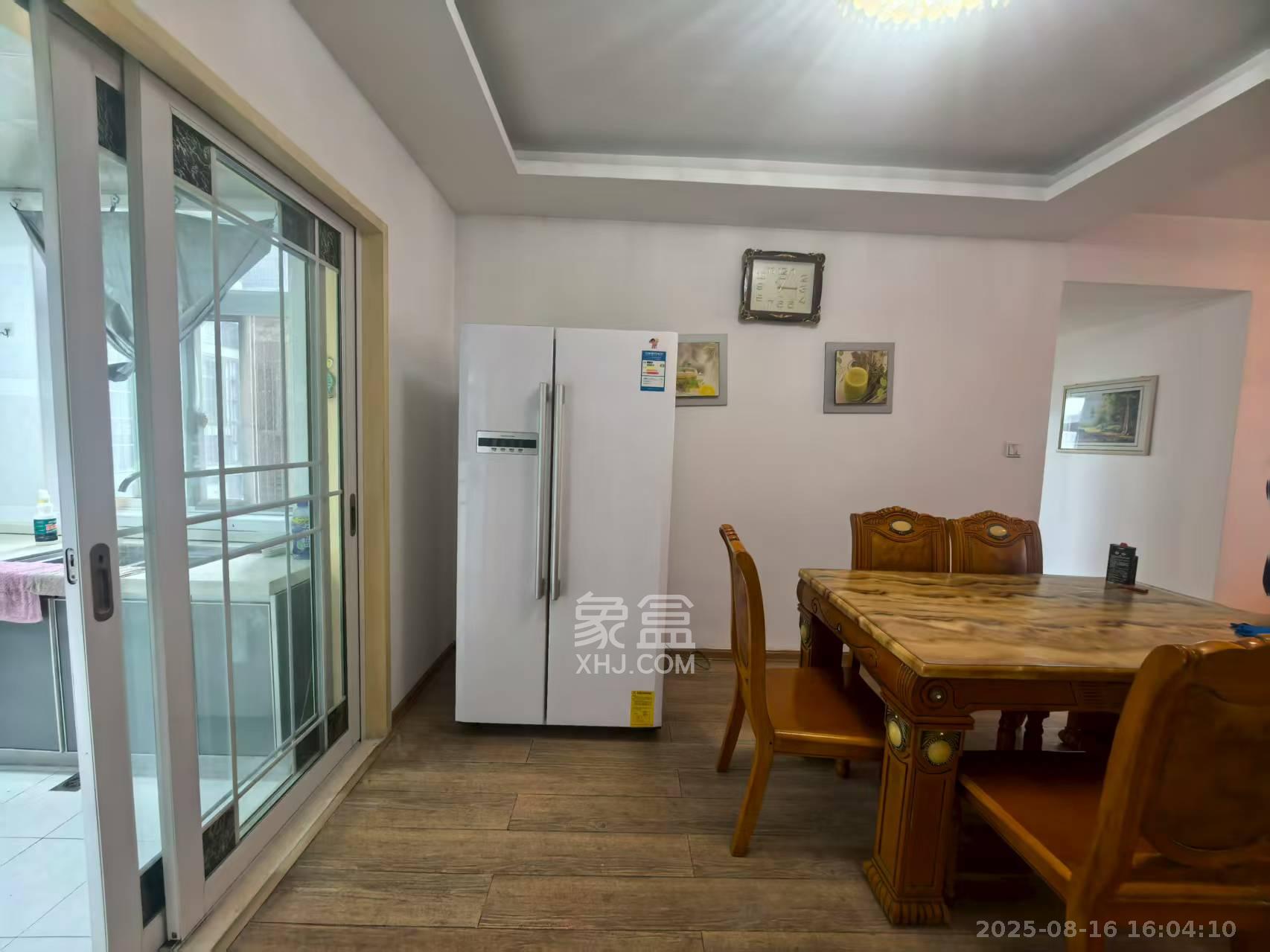 嘉盛华庭(一期、二期、三期) 3室2厅2卫 3000.0元/月 嘉盛华庭(一期、二期、三期) 3室2厅2卫 3000.0元/月室内图