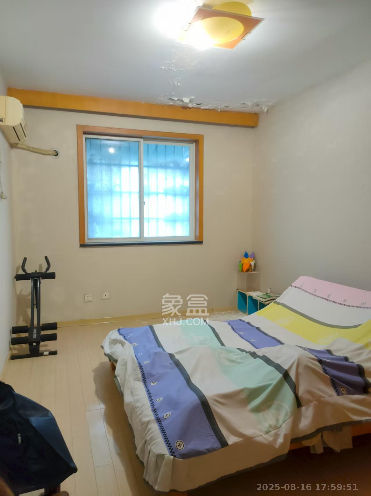 四方小区 3室2厅2卫 2200.0元/月 四方小区 3室2厅2卫 2200.0元/月室内图