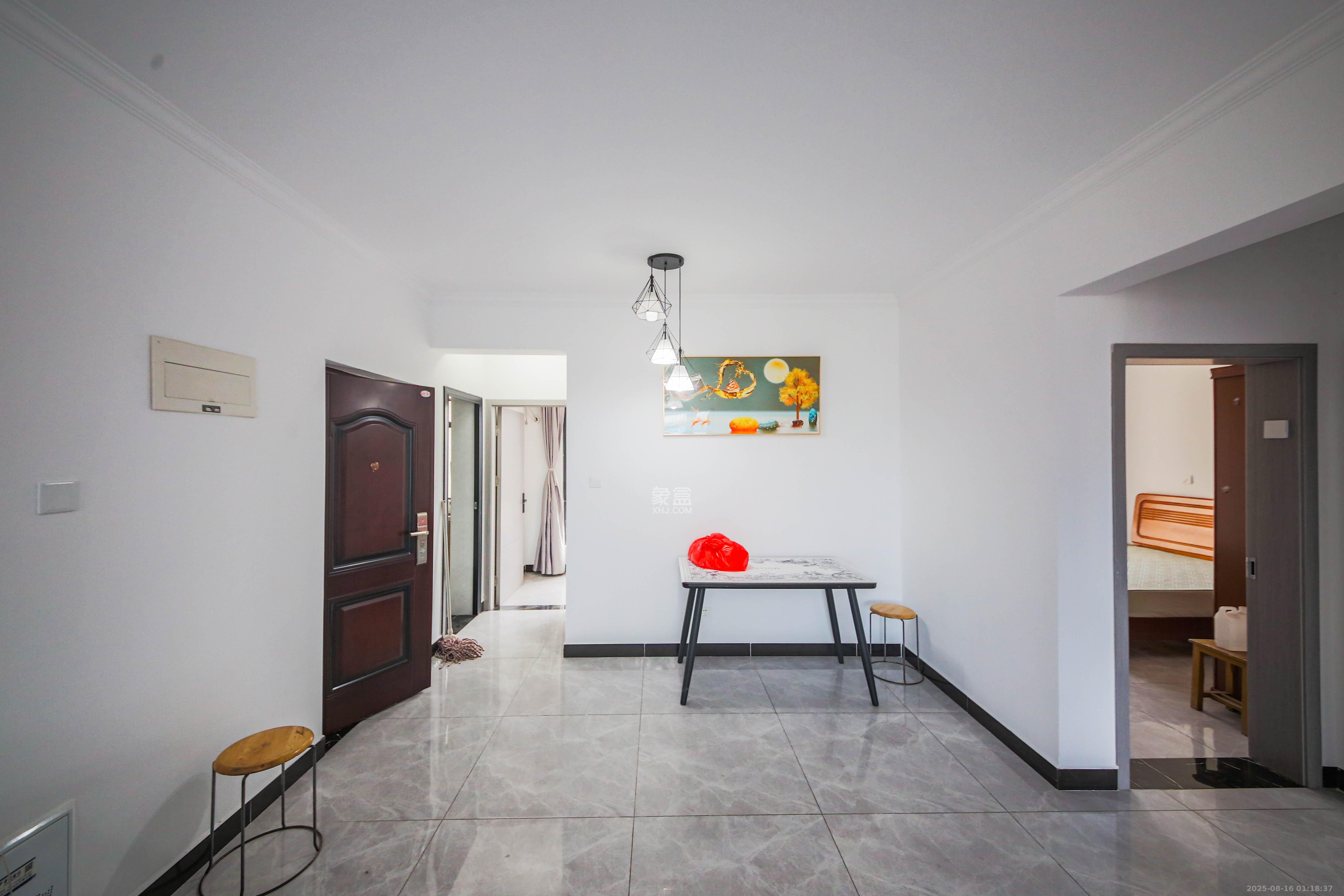 和庄  3室1厅1卫    86.0万客厅