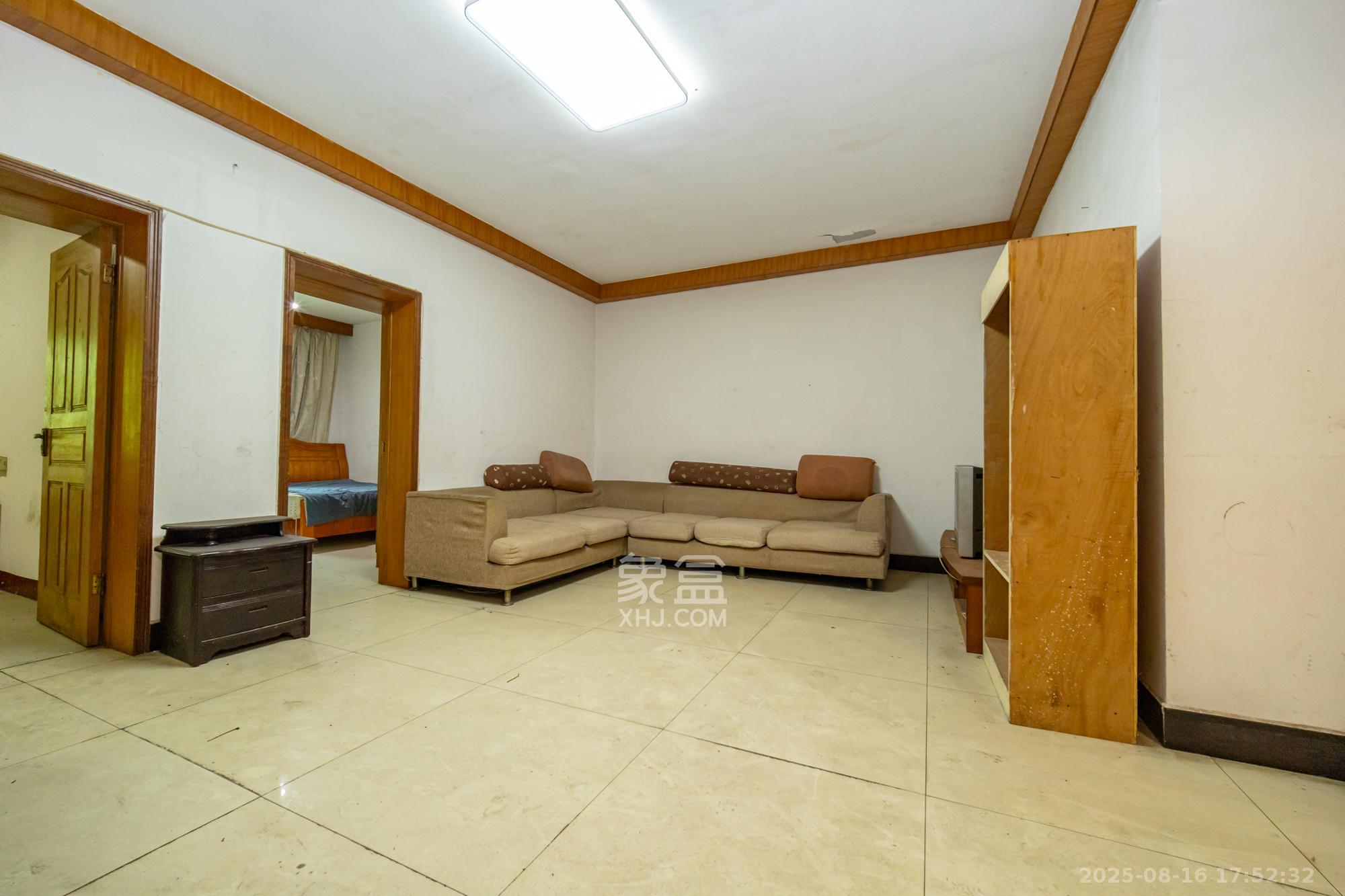 中南汽车世界  3室2厅1卫    36.8万 中南汽车世界  3室2厅1卫    36.8万