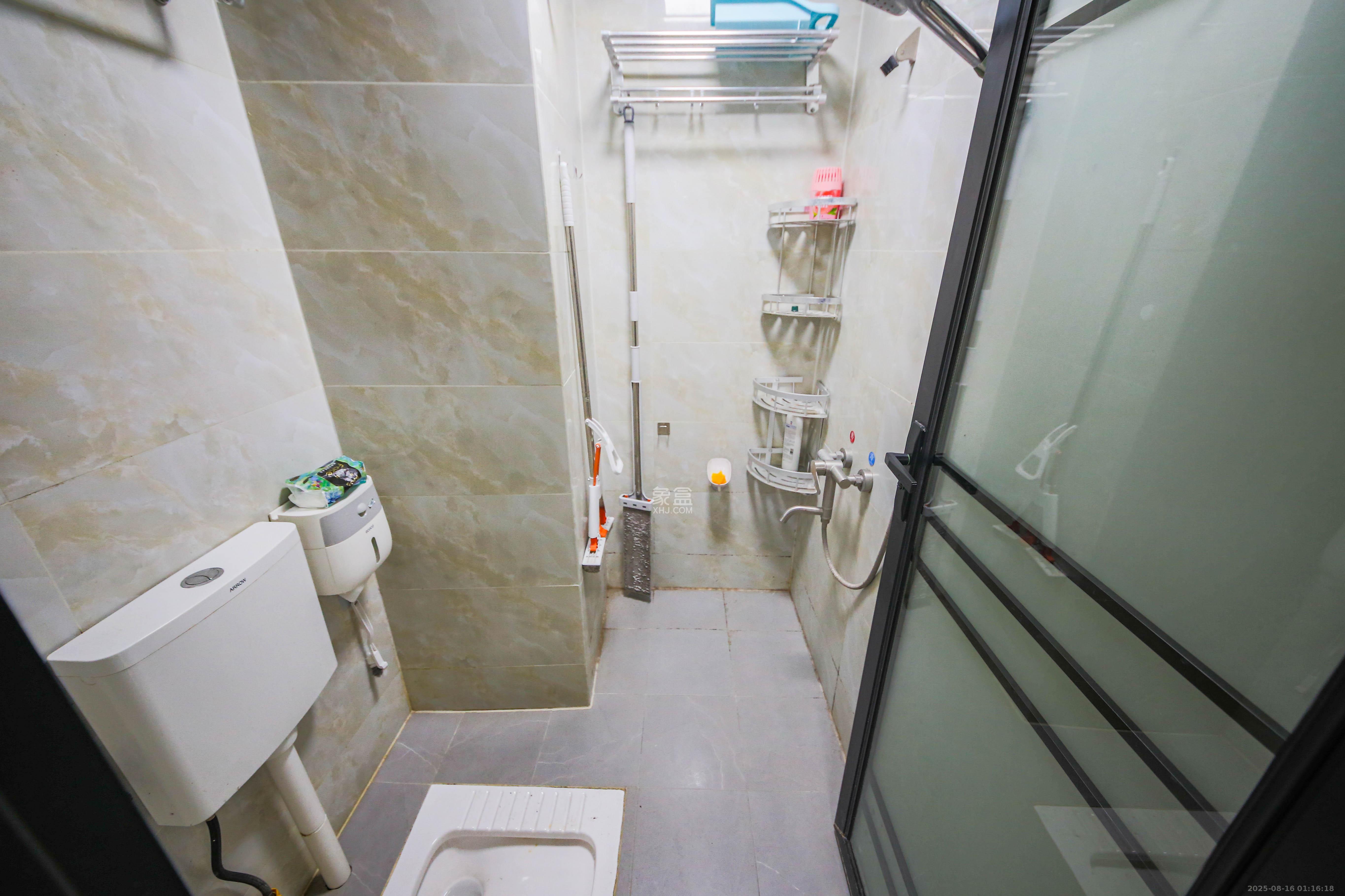 博林云栖  2室2厅1卫   71.50万卫生间